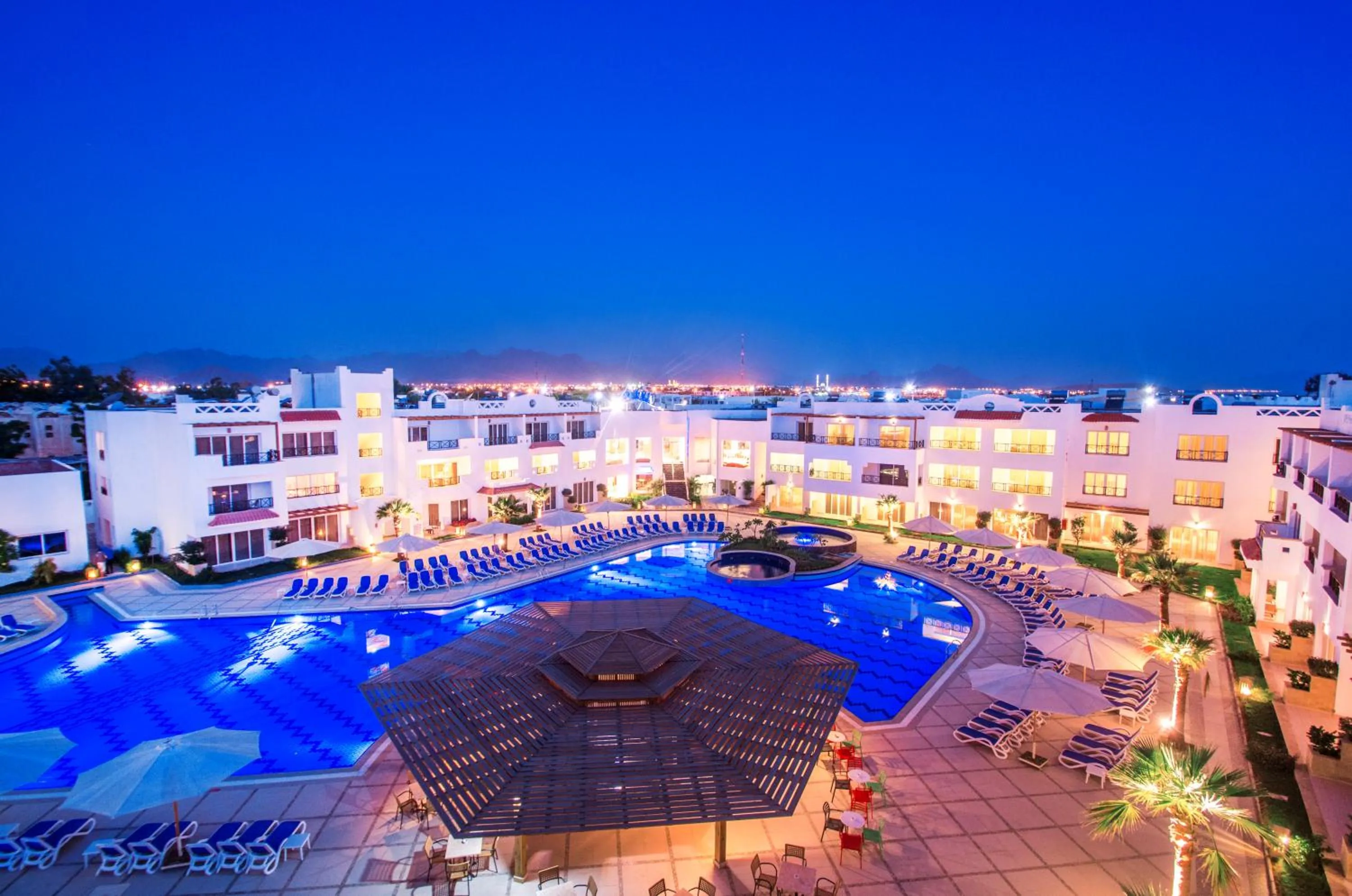Swimming pool in Old Vic Sharm Resort