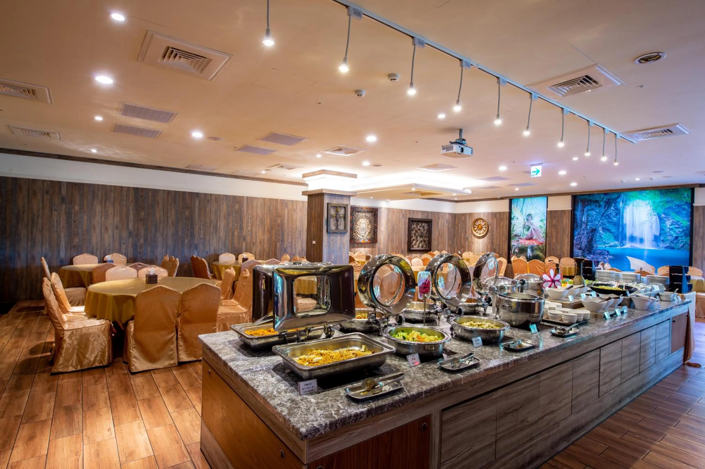 Breakfast in Fantasy Palace