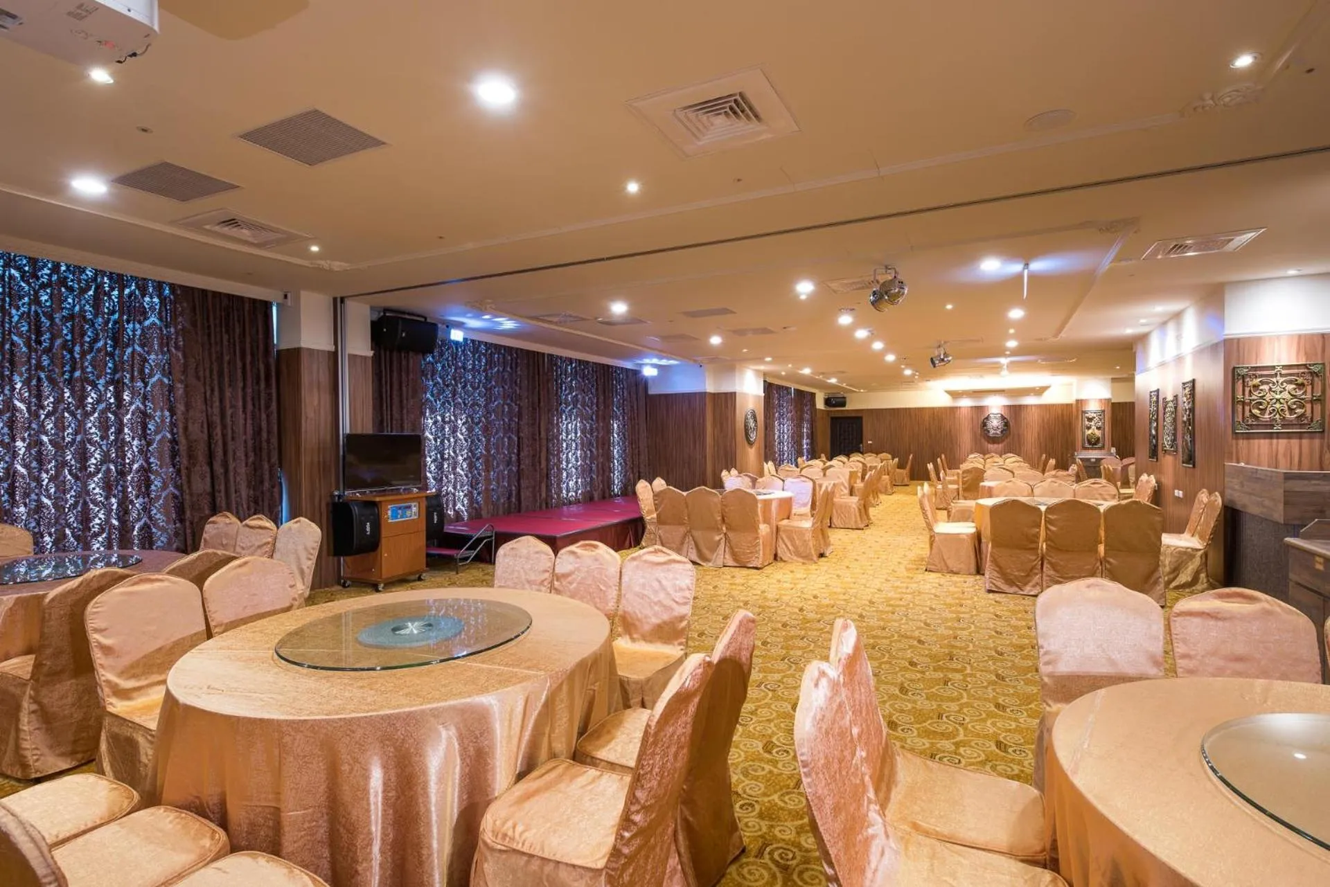 Restaurant/places to eat in Fantasy Palace