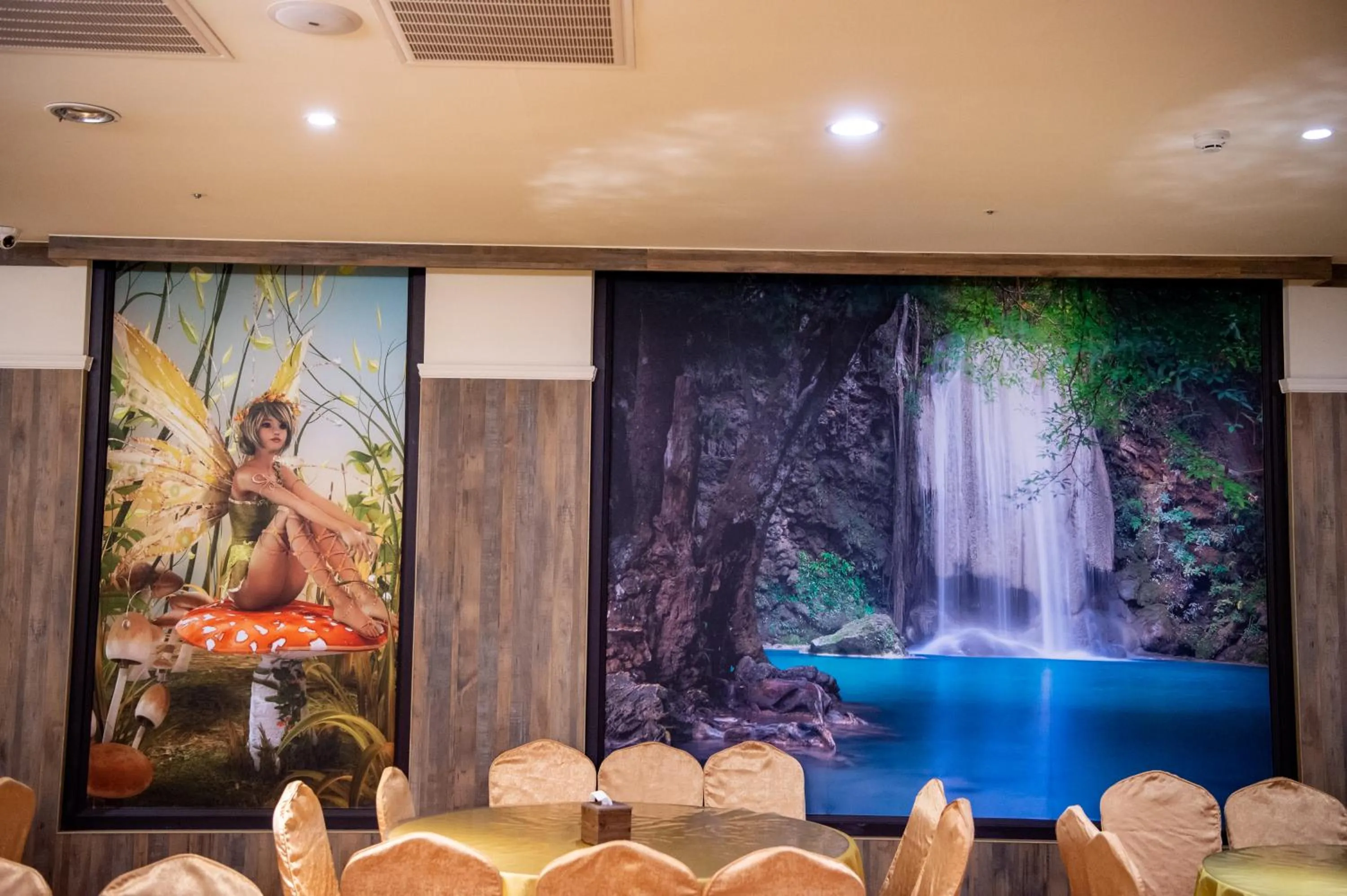 Restaurant/places to eat in Fantasy Palace