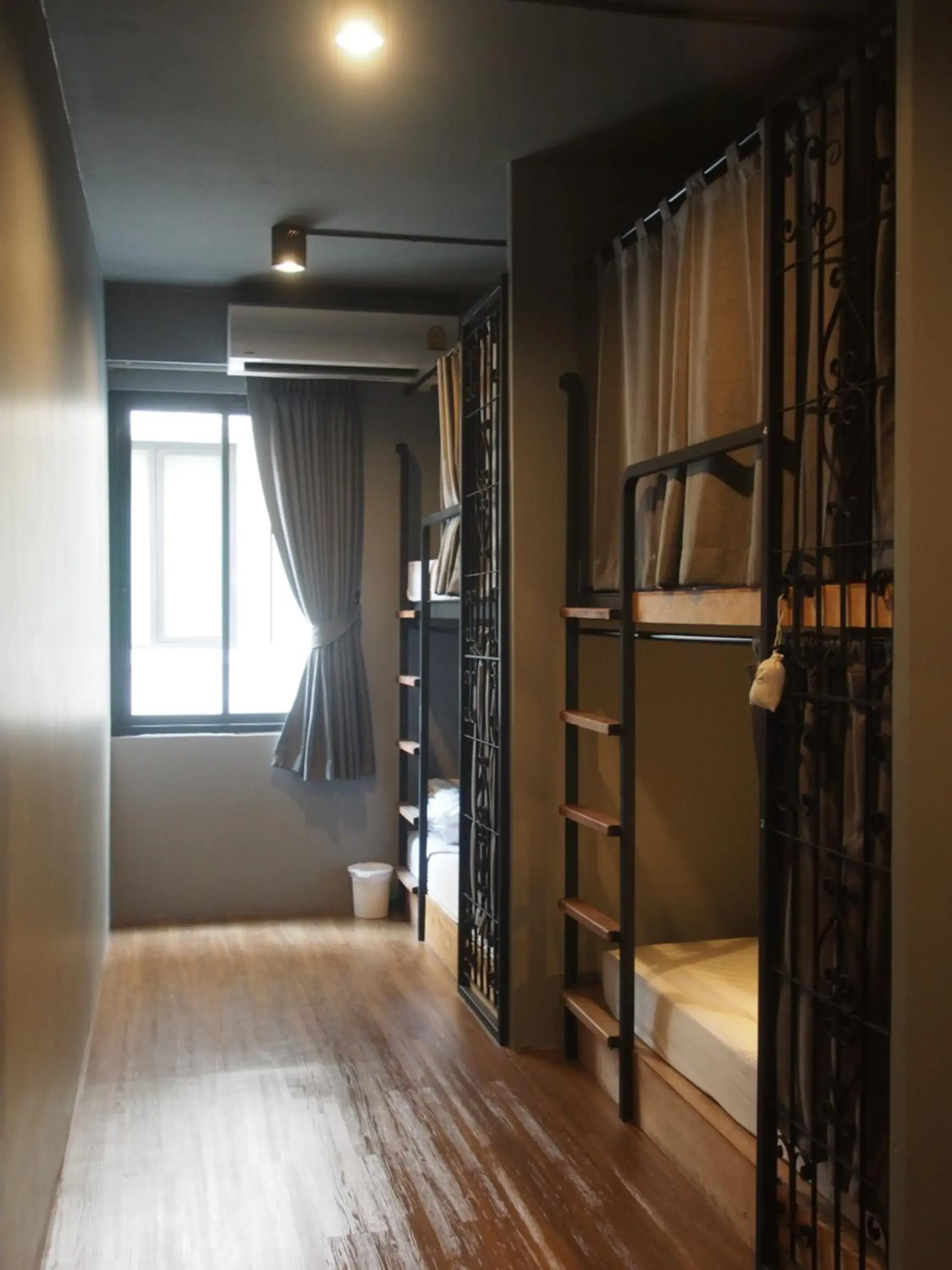 Bed in 4-Bed Mixed Dormitory Room in Silom Space Hostel Bed in 4-Bed Mixed Dormitory Room in Silom Space Hostel