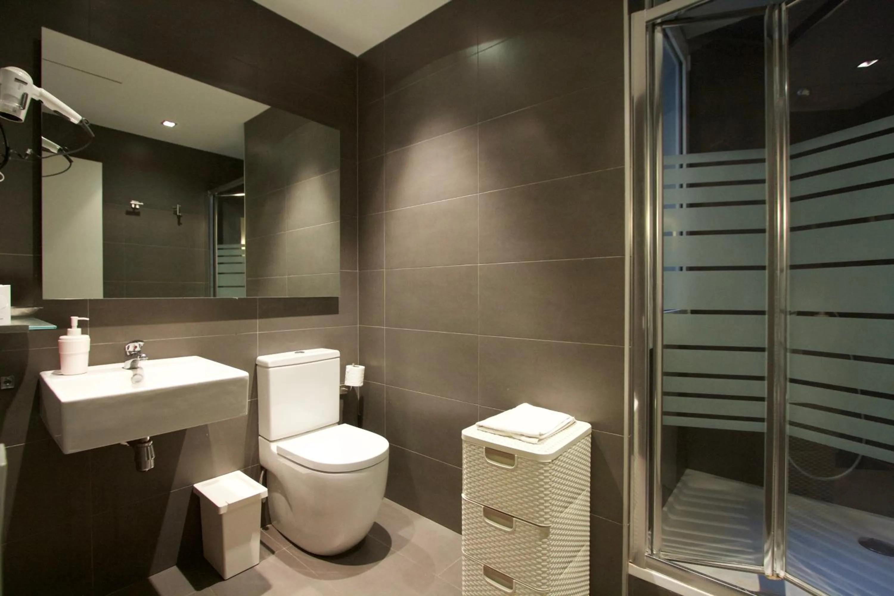 Shower in Dalí Residence