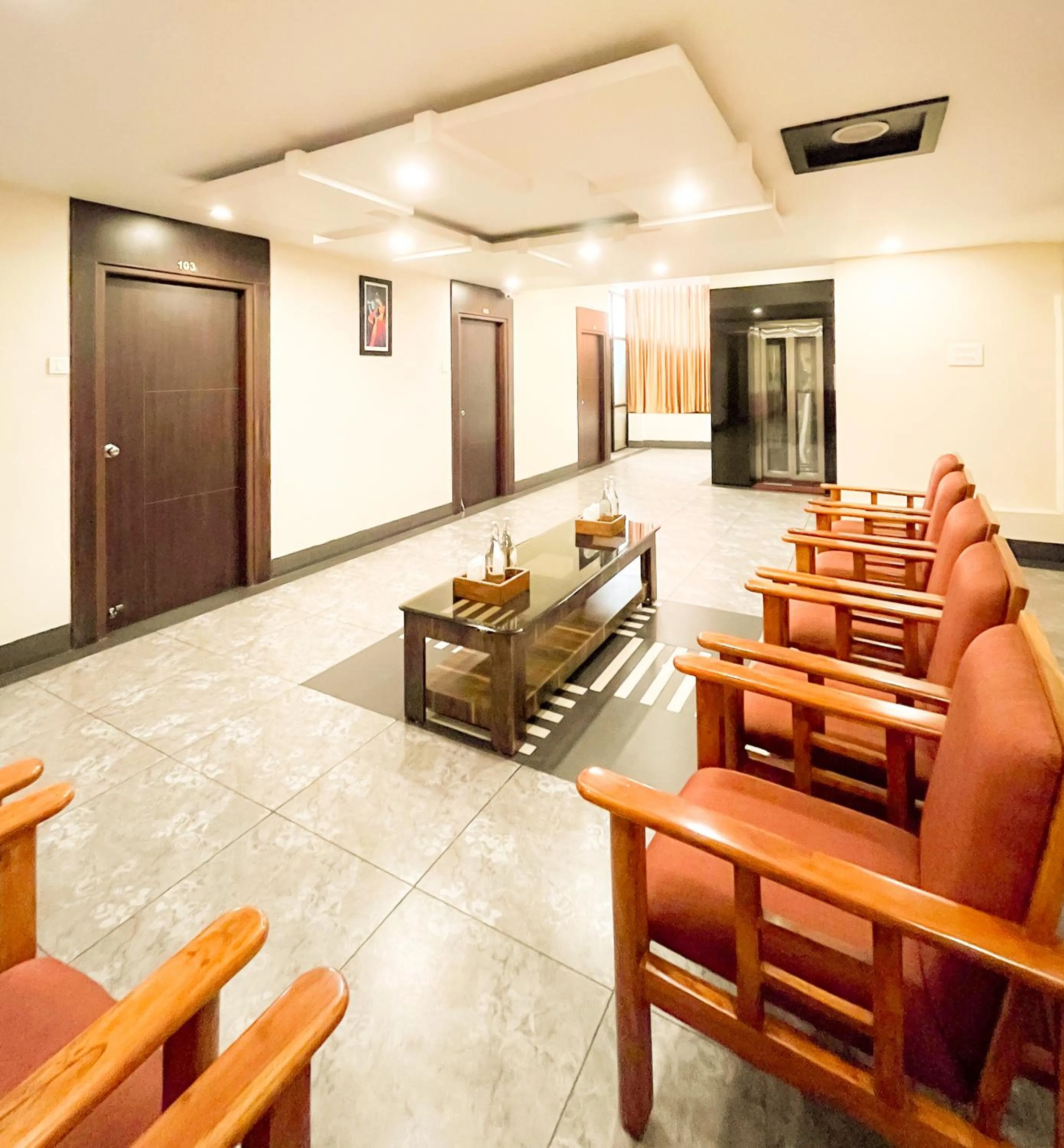 Communal lounge/ TV room in Shree Residency