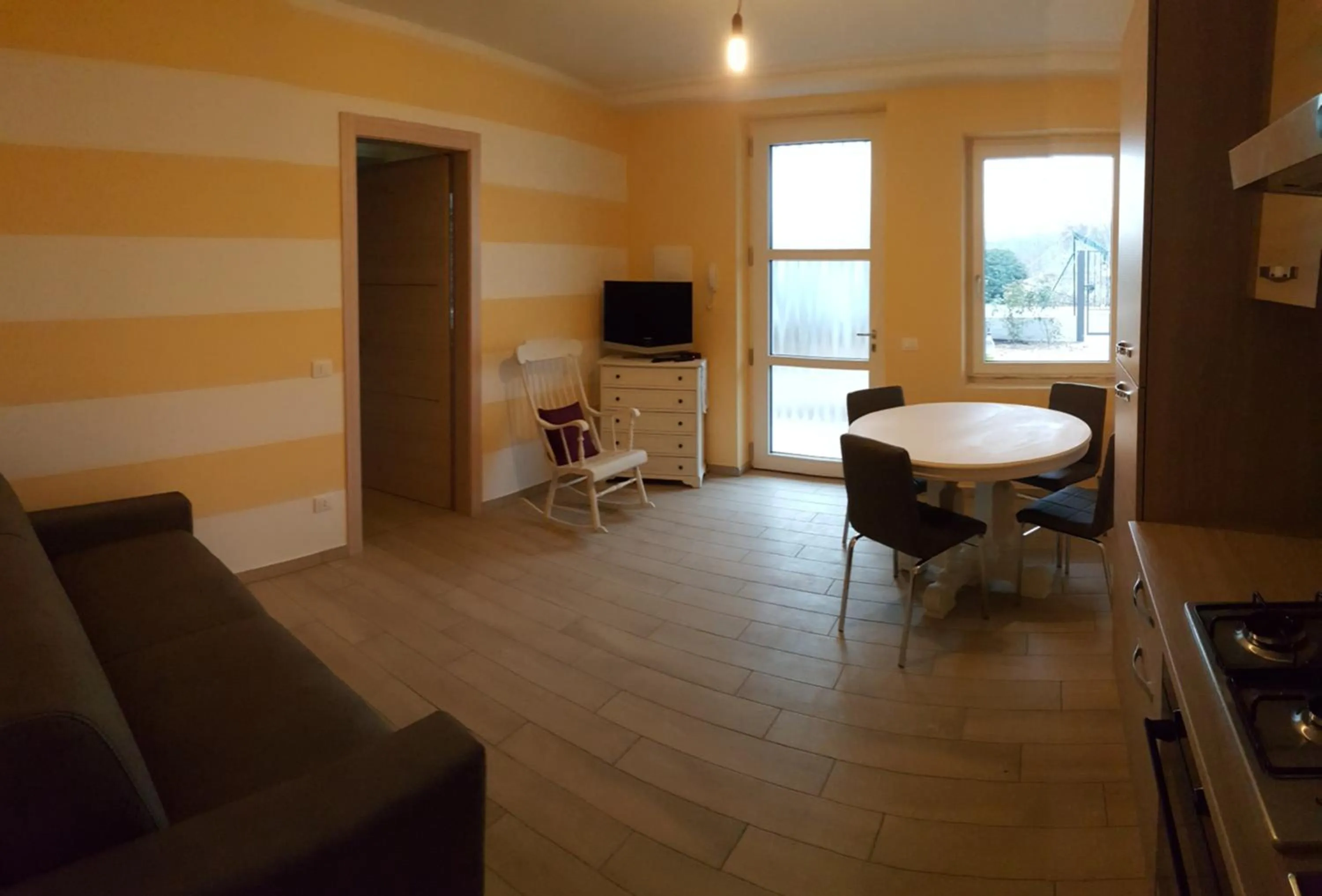 Kitchen or kitchenette in Mimosa Apartments