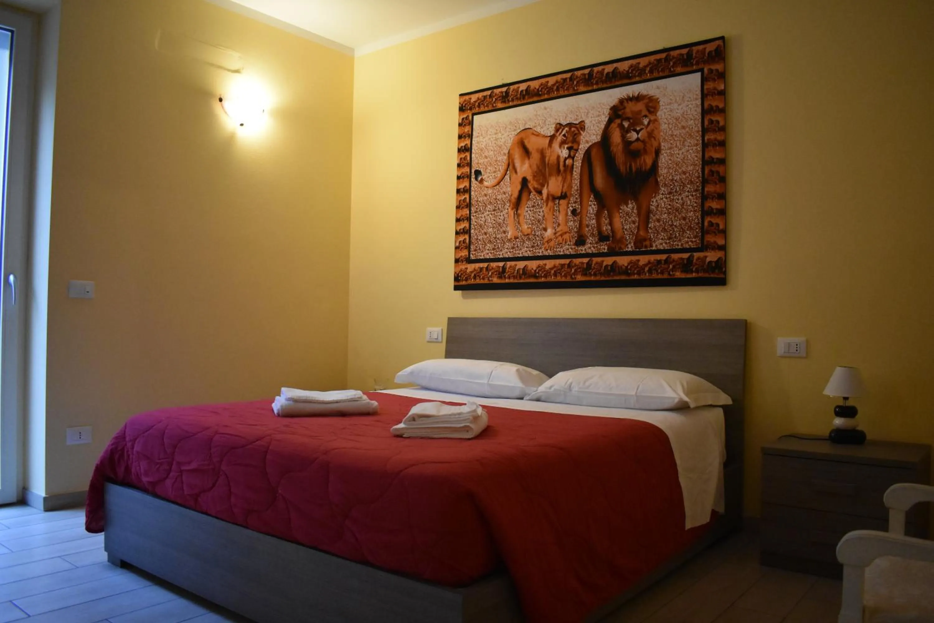 Bedroom, Bed in Mimosa Apartments