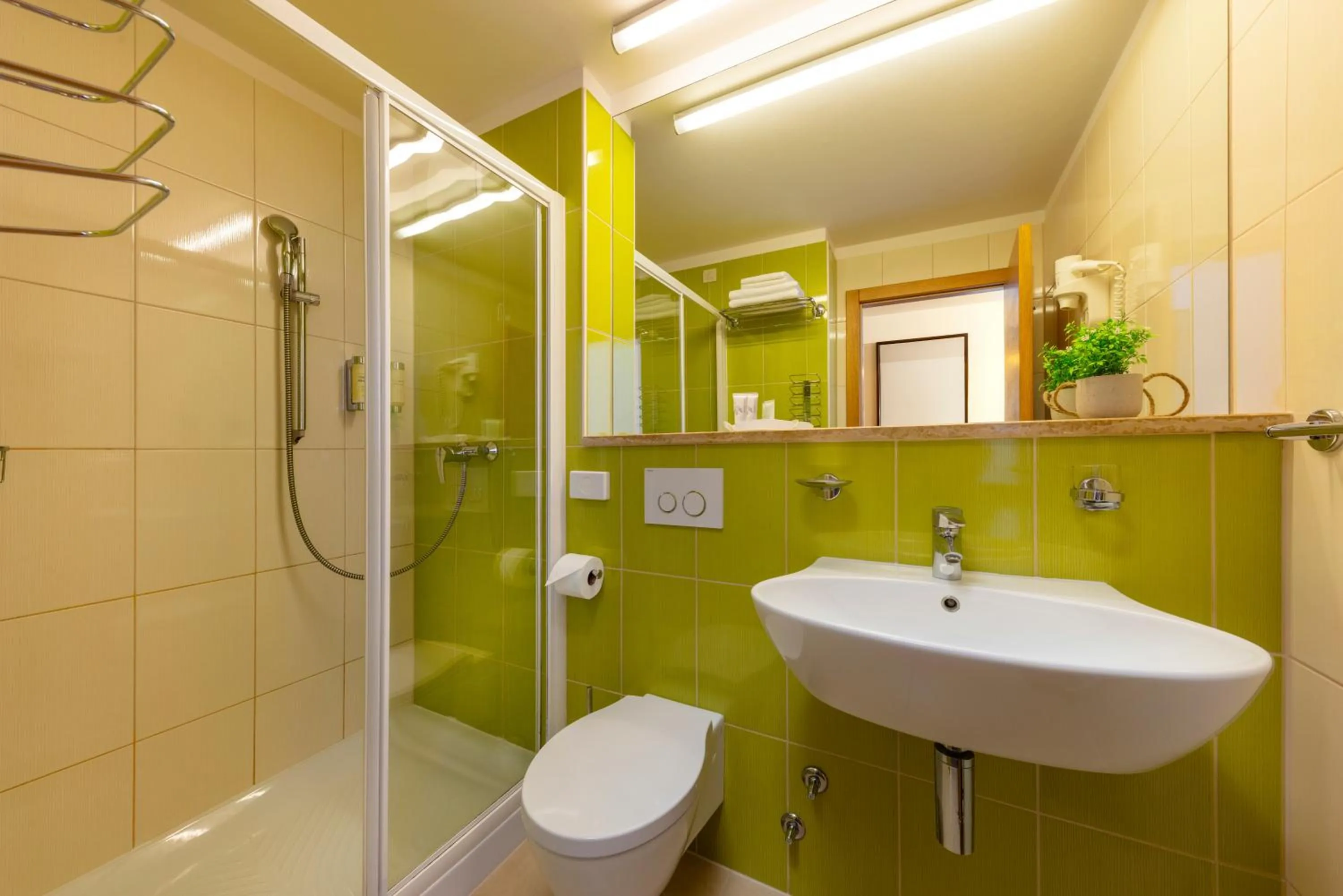 Shower in Family Hotel Vespera