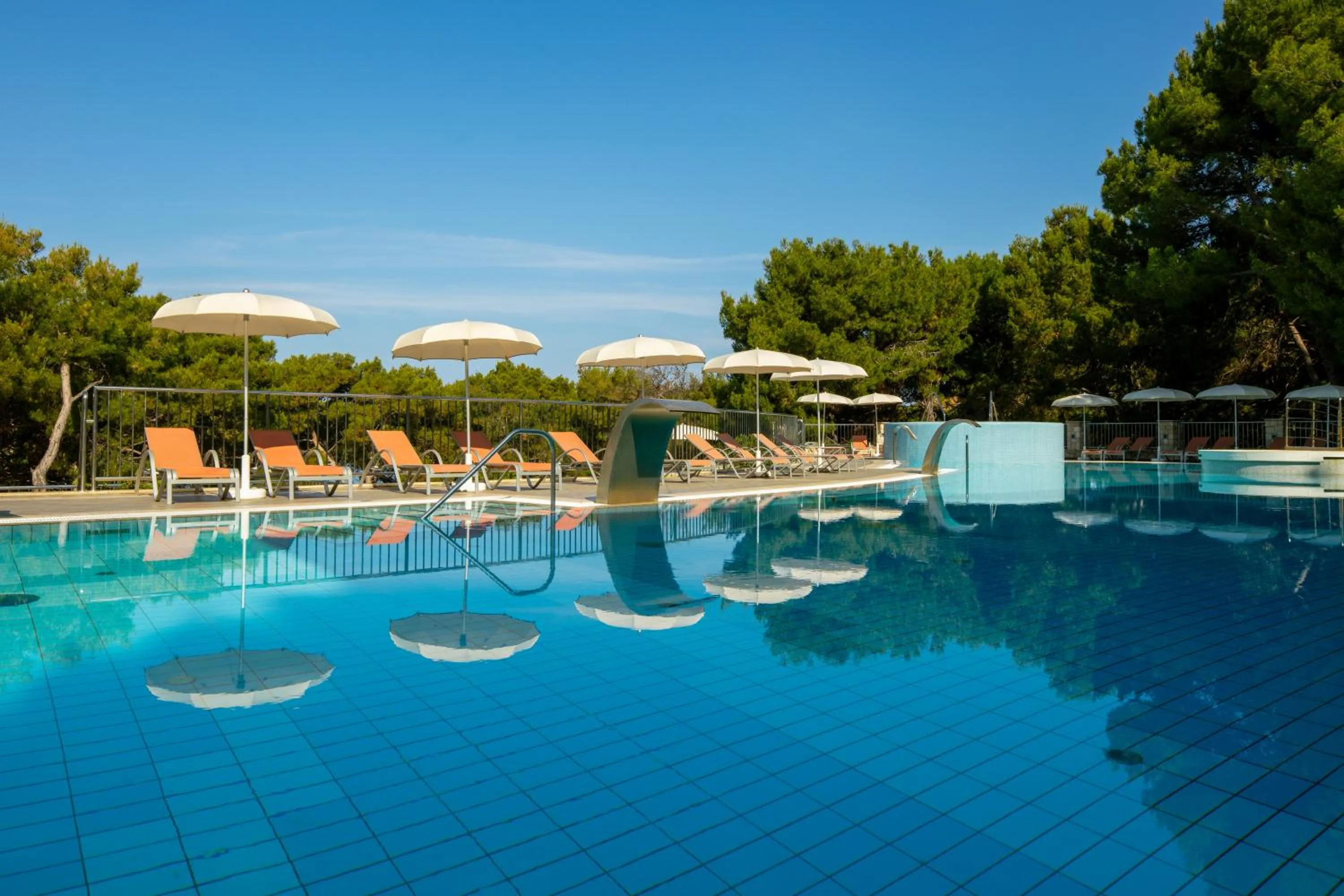 Swimming pool in Family Hotel Vespera