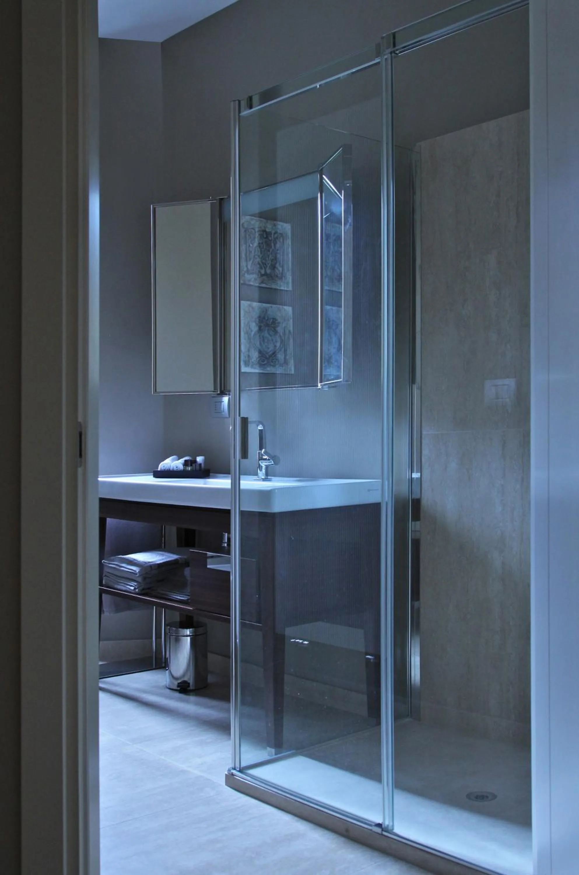 Bathroom in Bronzino House