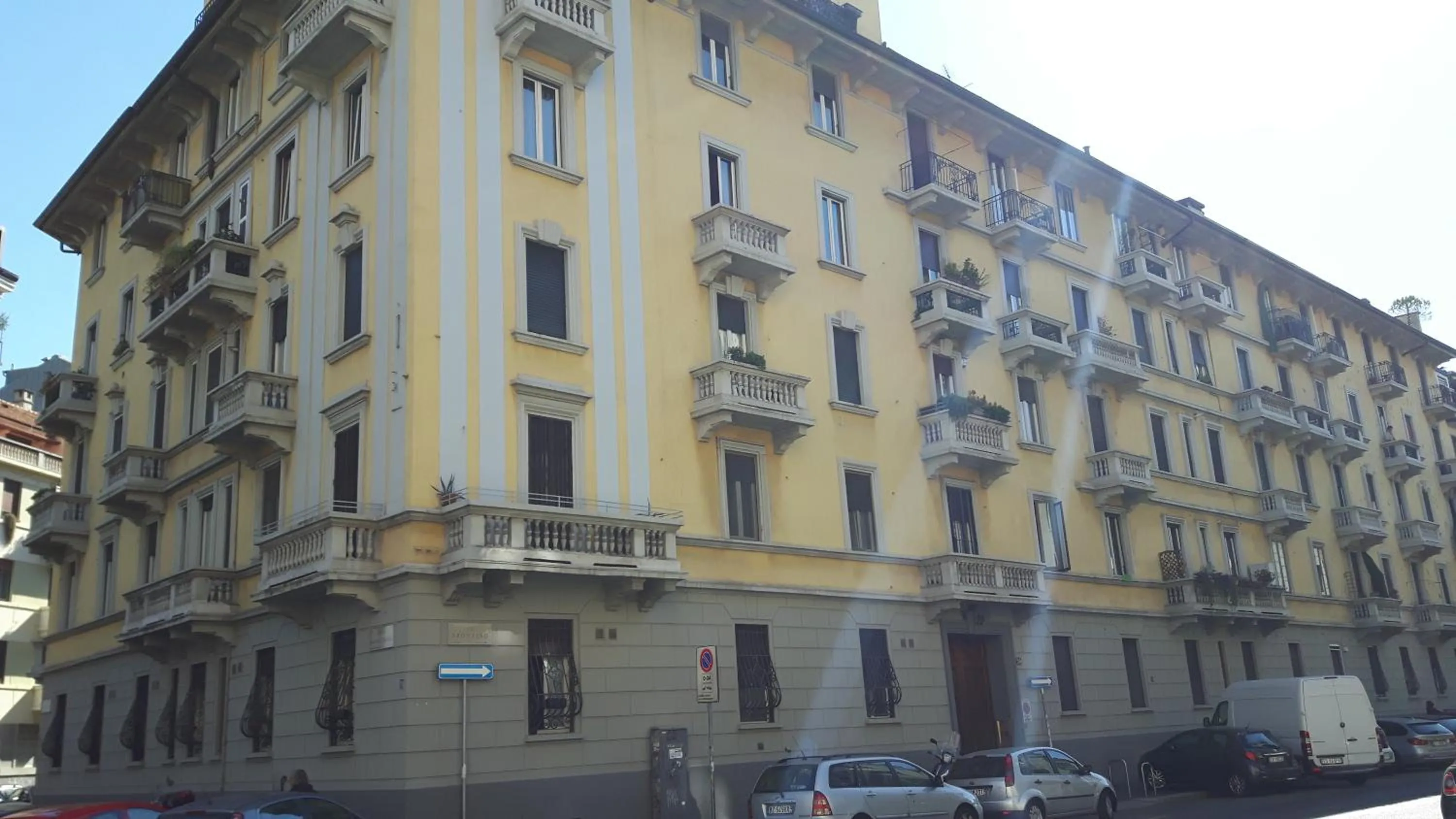 Facade/entrance in Bronzino House
