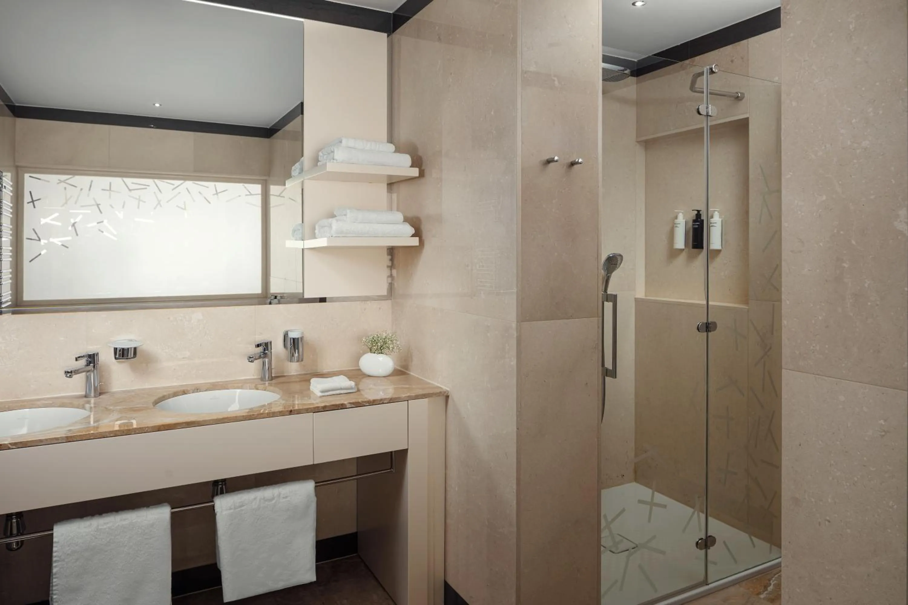 Shower in Hotel Bellevue