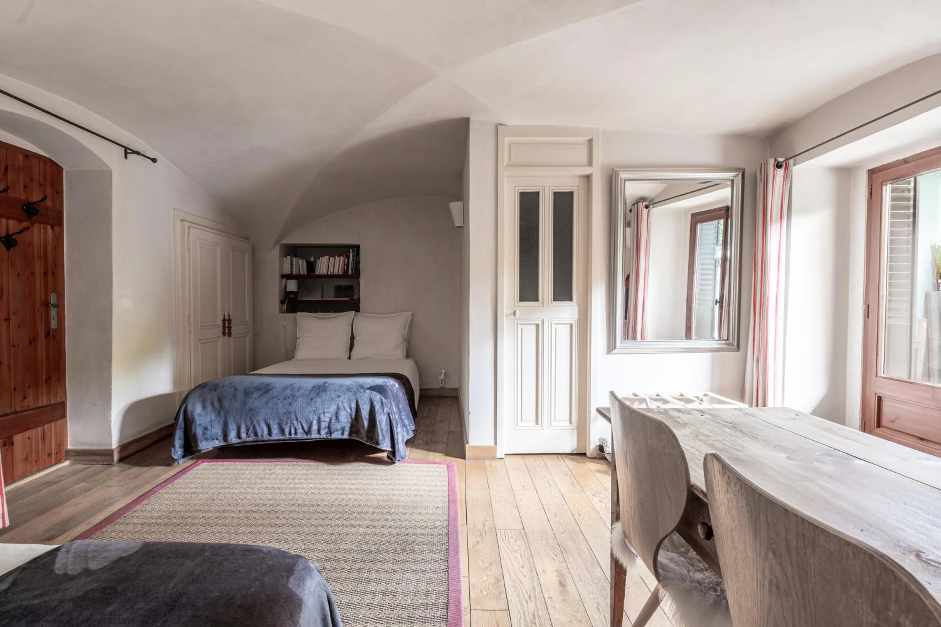 Photo of the whole room, Bed in Bed end breakfast du centre