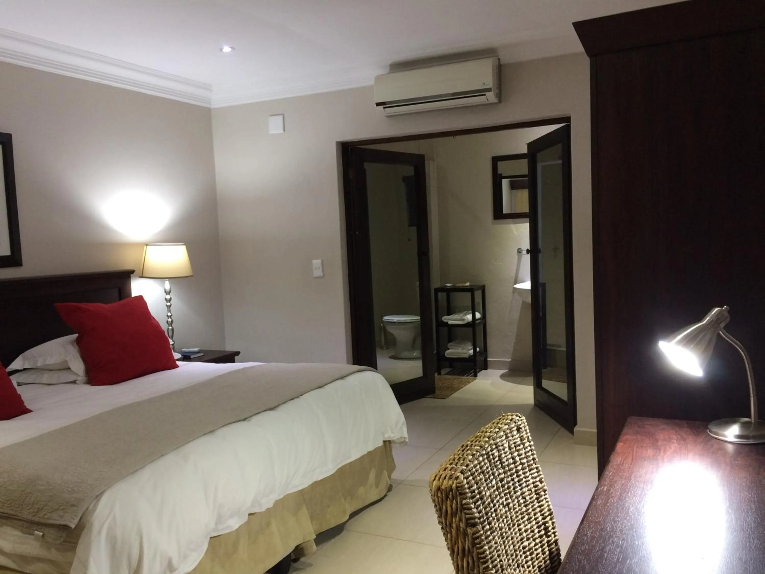 Photo of the whole room, Bed in Polokwane Place