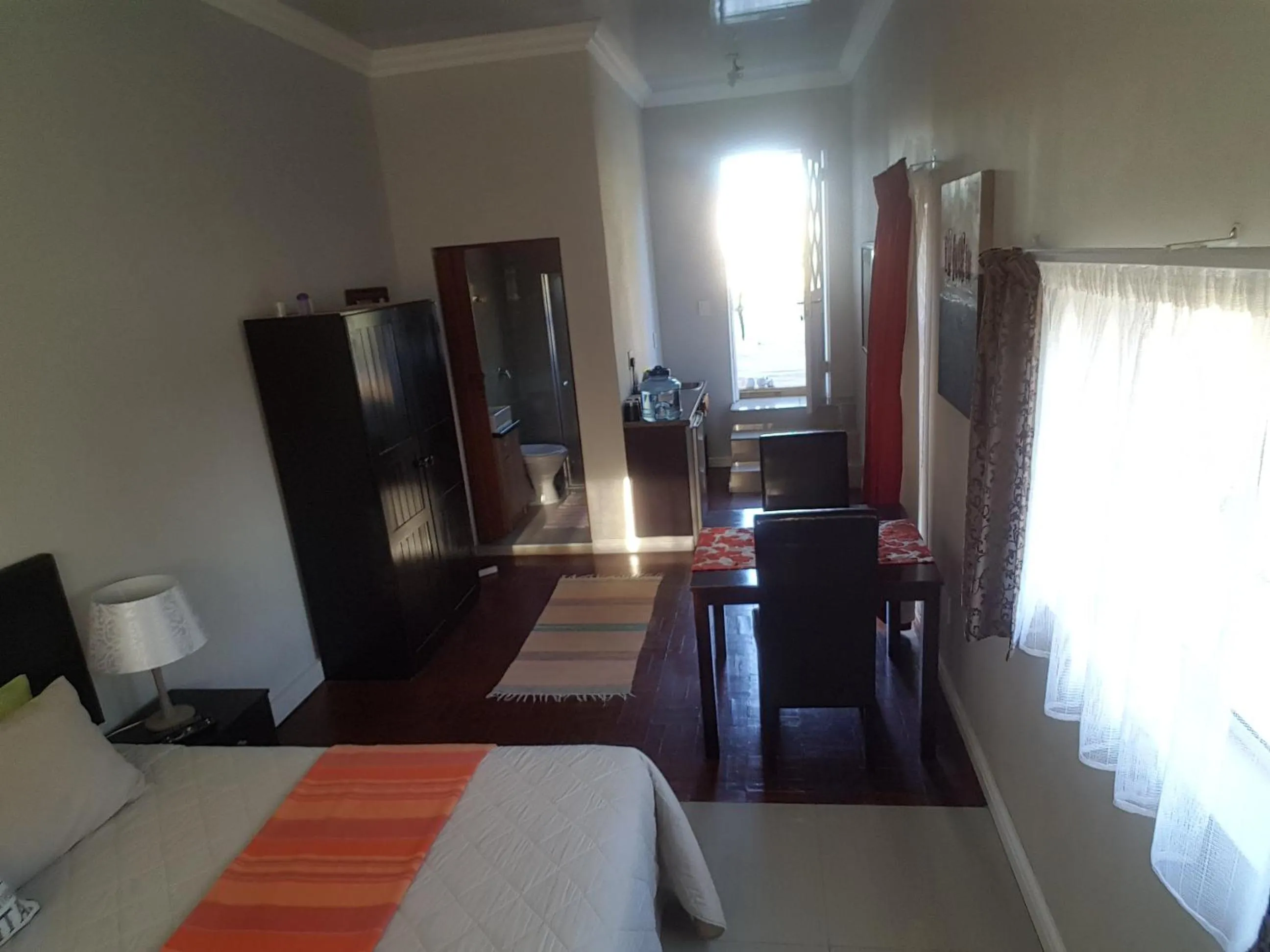 Kitchen or kitchenette, Bed in Beachway Guesthouse