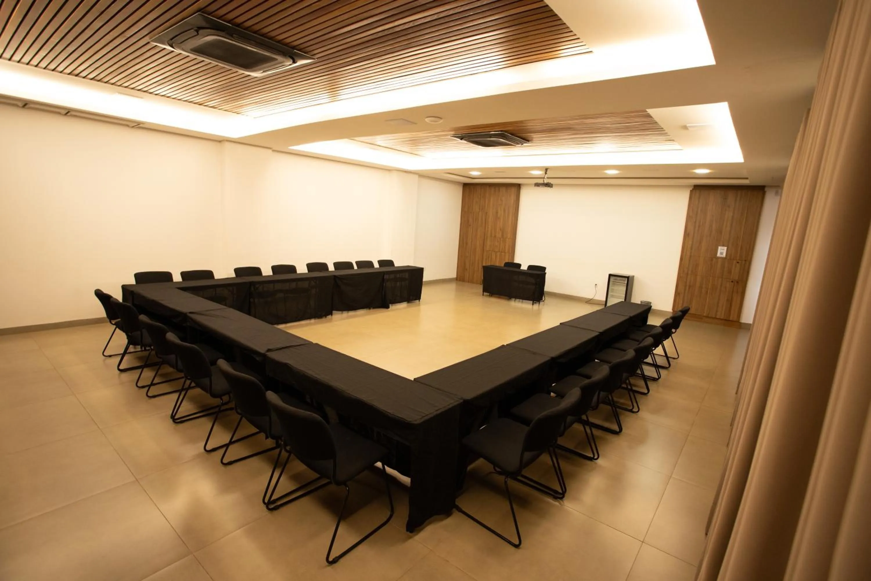 Meeting/conference room in Ellus Hotel