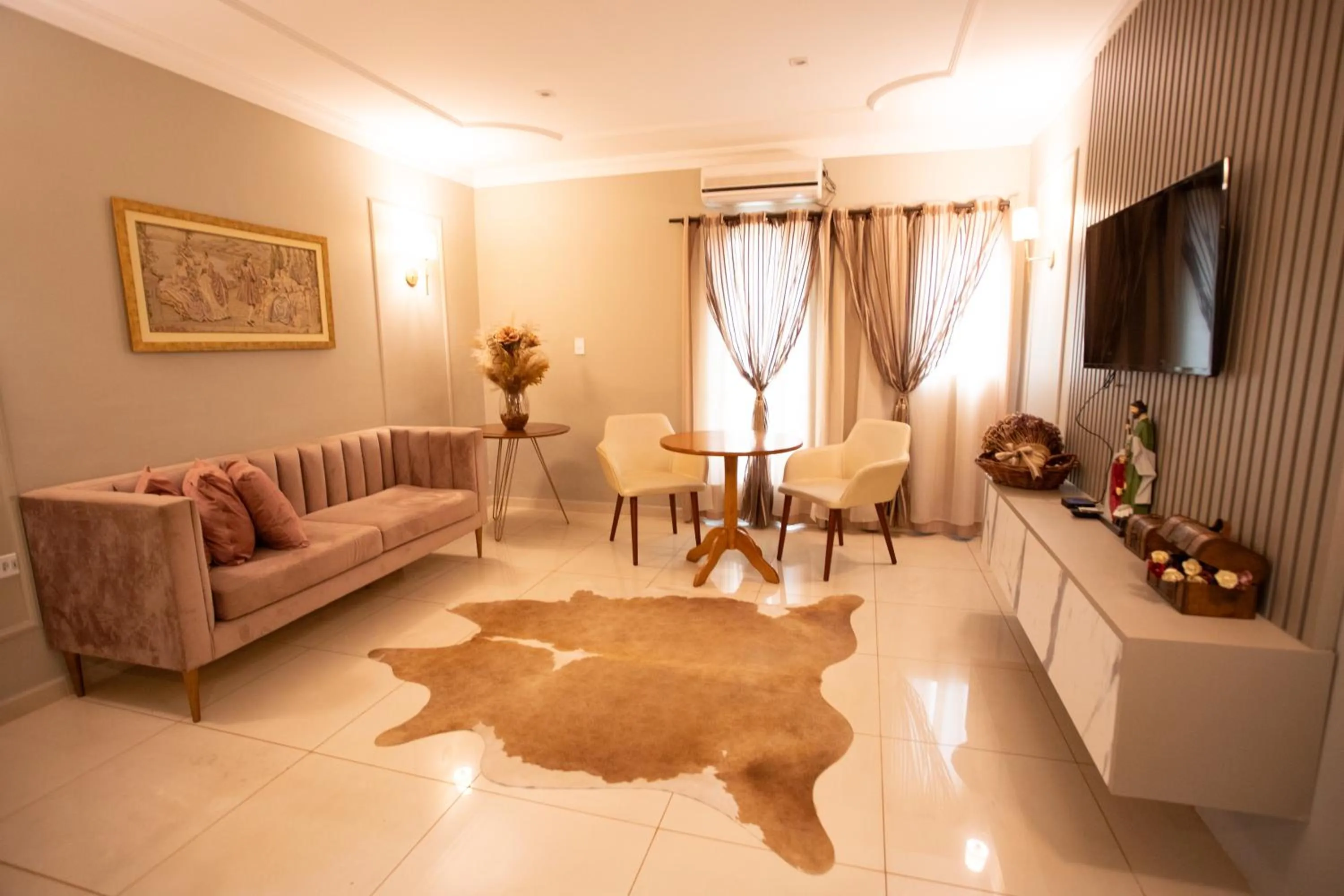 TV and multimedia in Ellus Hotel