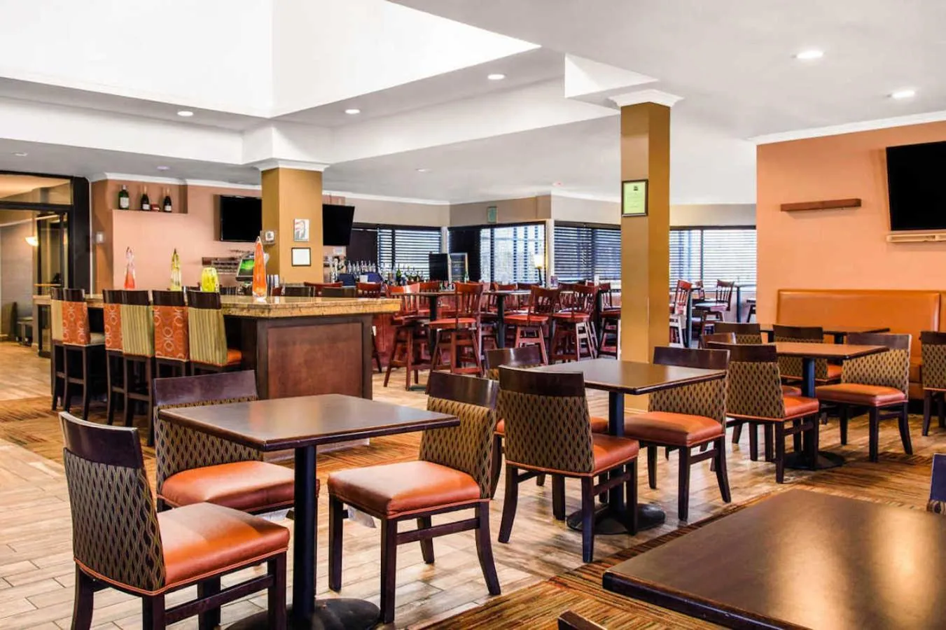 Restaurant/places to eat in Comfort Inn Largo-Washington DC East