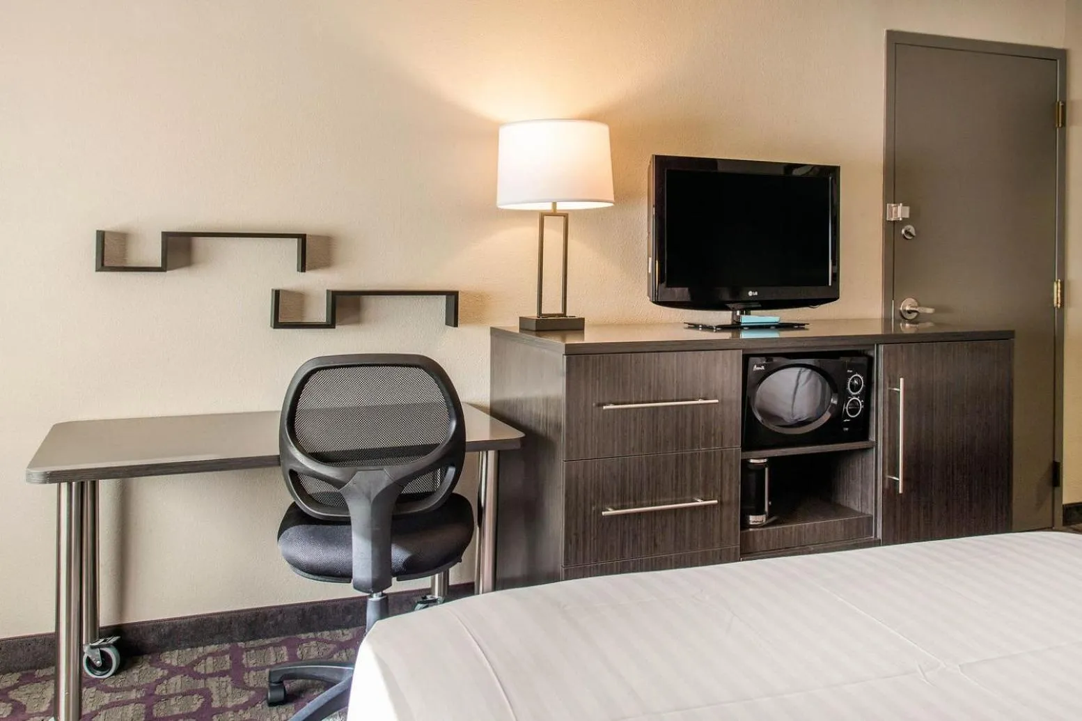 TV and multimedia, Bed in Comfort Inn Largo-Washington DC East