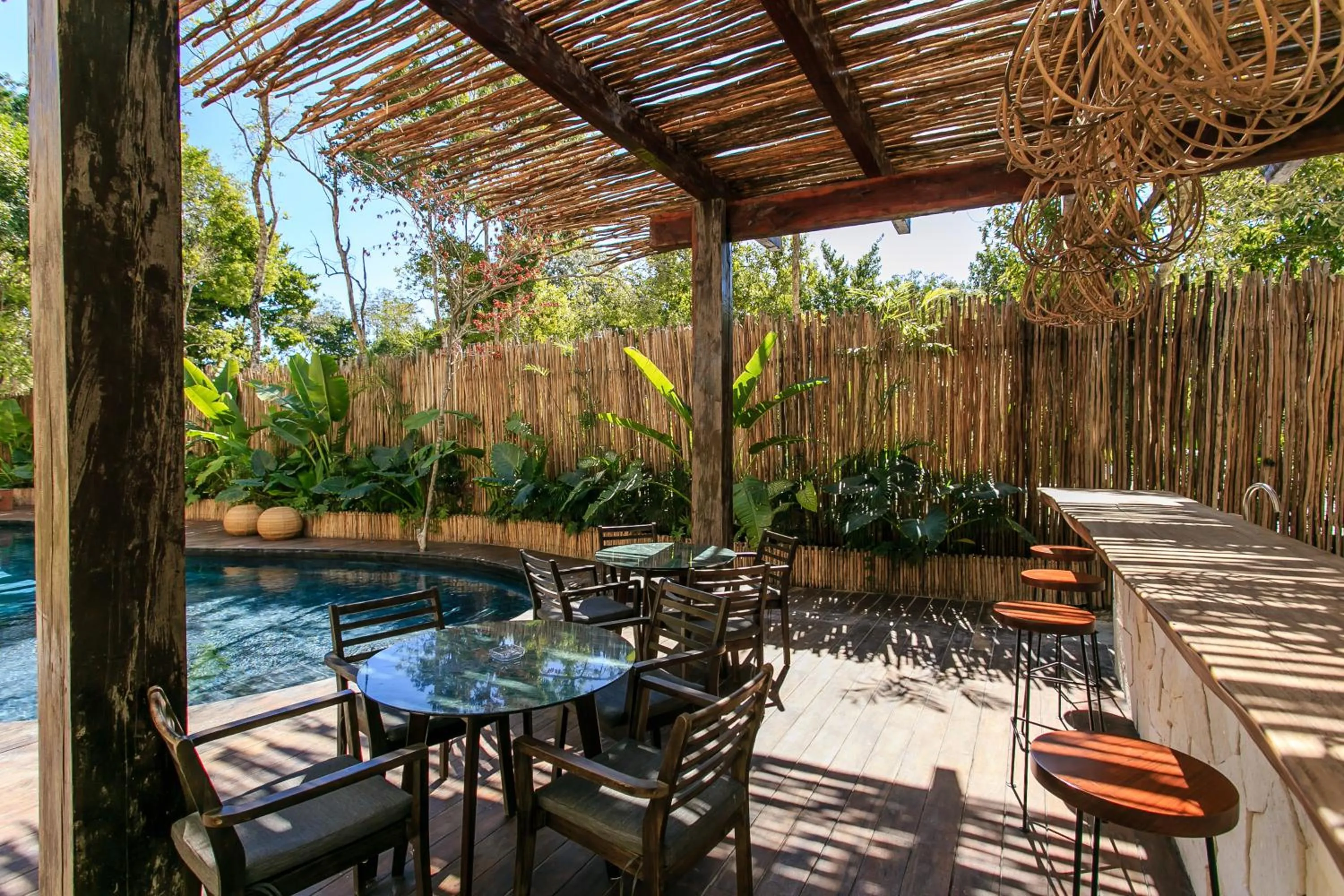 Lounge or bar in Eco-chic Design Condos Wrapped in Nature's Elements by Stella Rentals