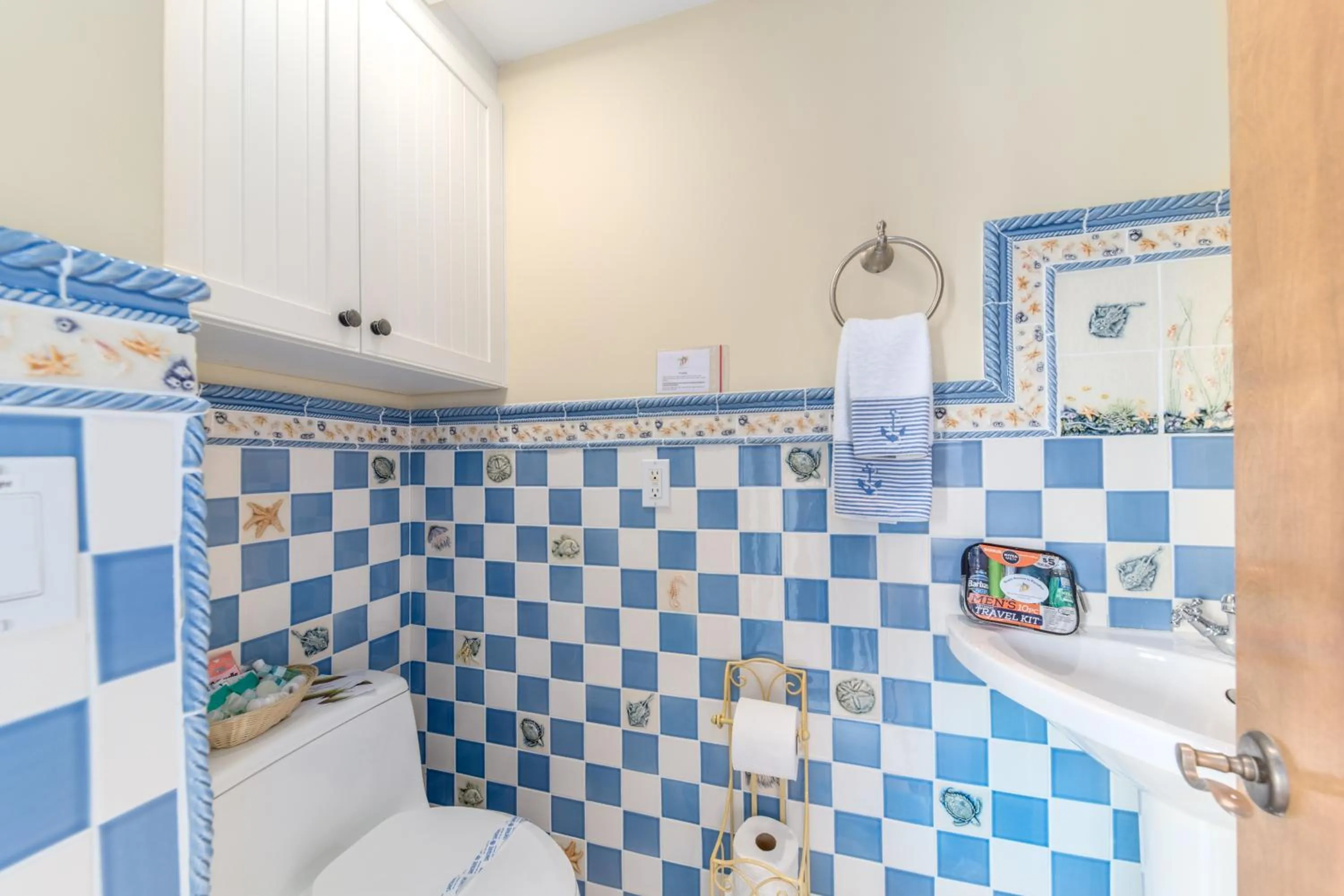 Toilet in Carpe Diem