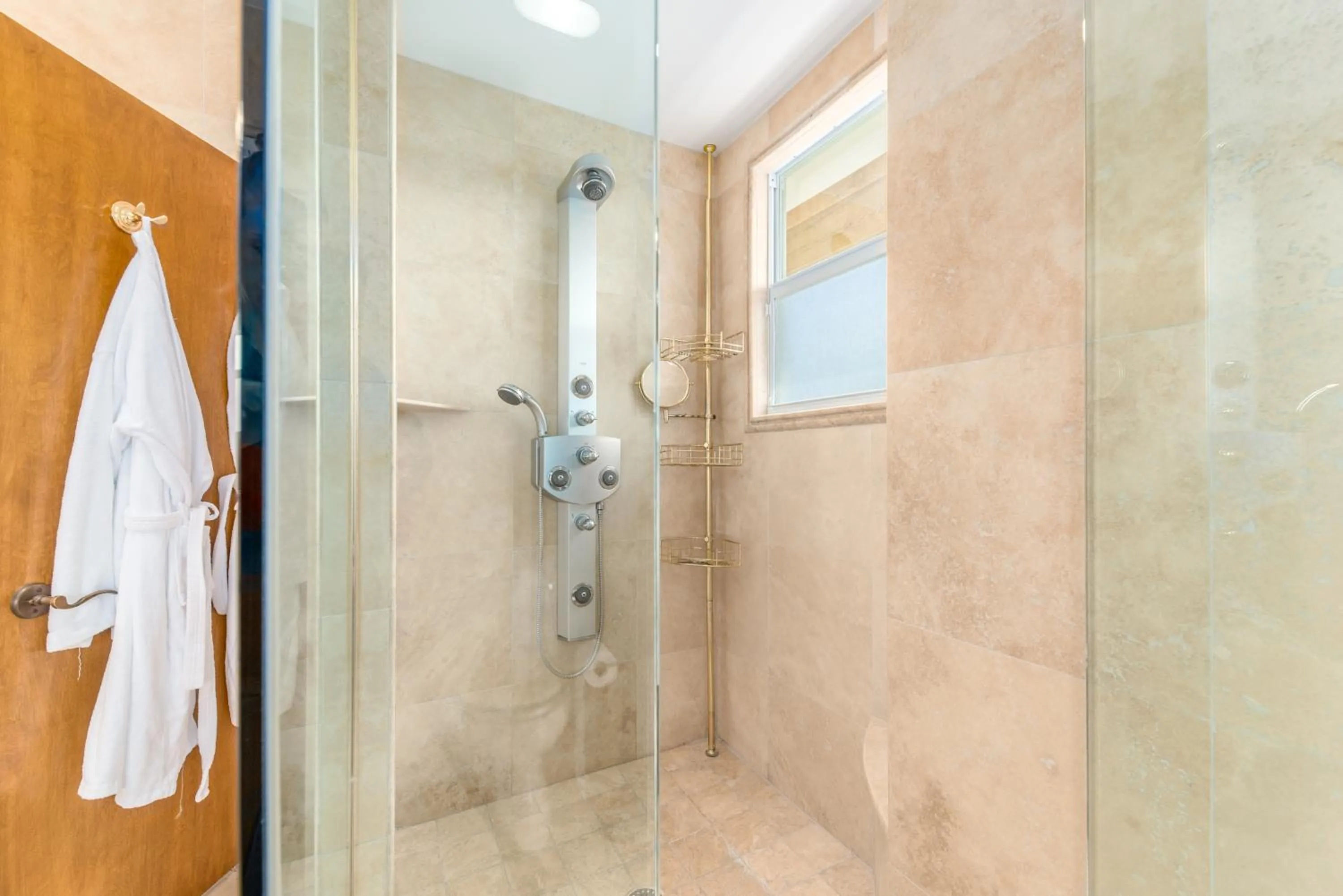 Shower in Carpe Diem