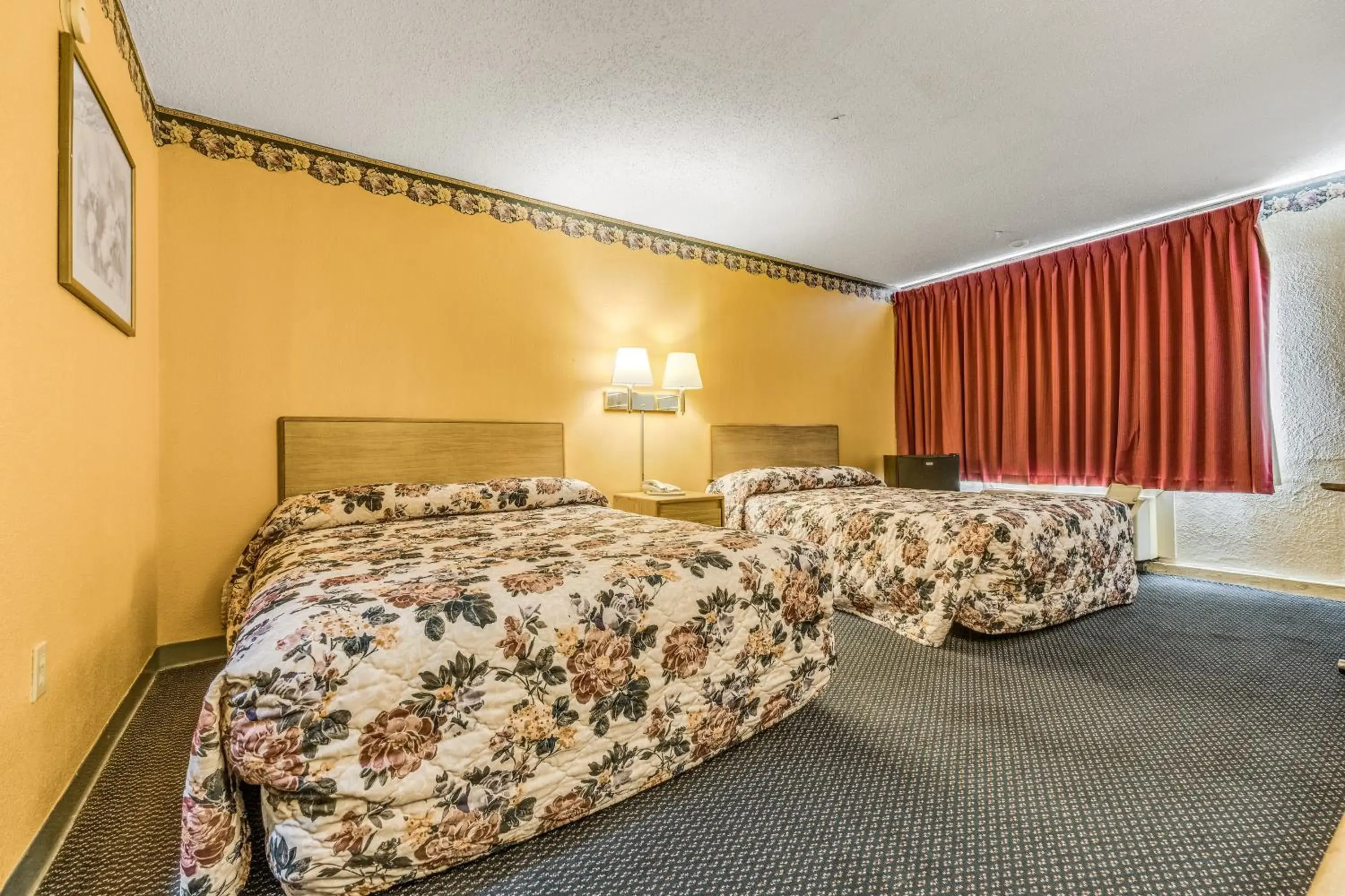 Budget Double Room - single occupancy - Non-Smoking in Camelot Inn Budget Double Room - single occupancy - Non-Smoking in Camelot Inn