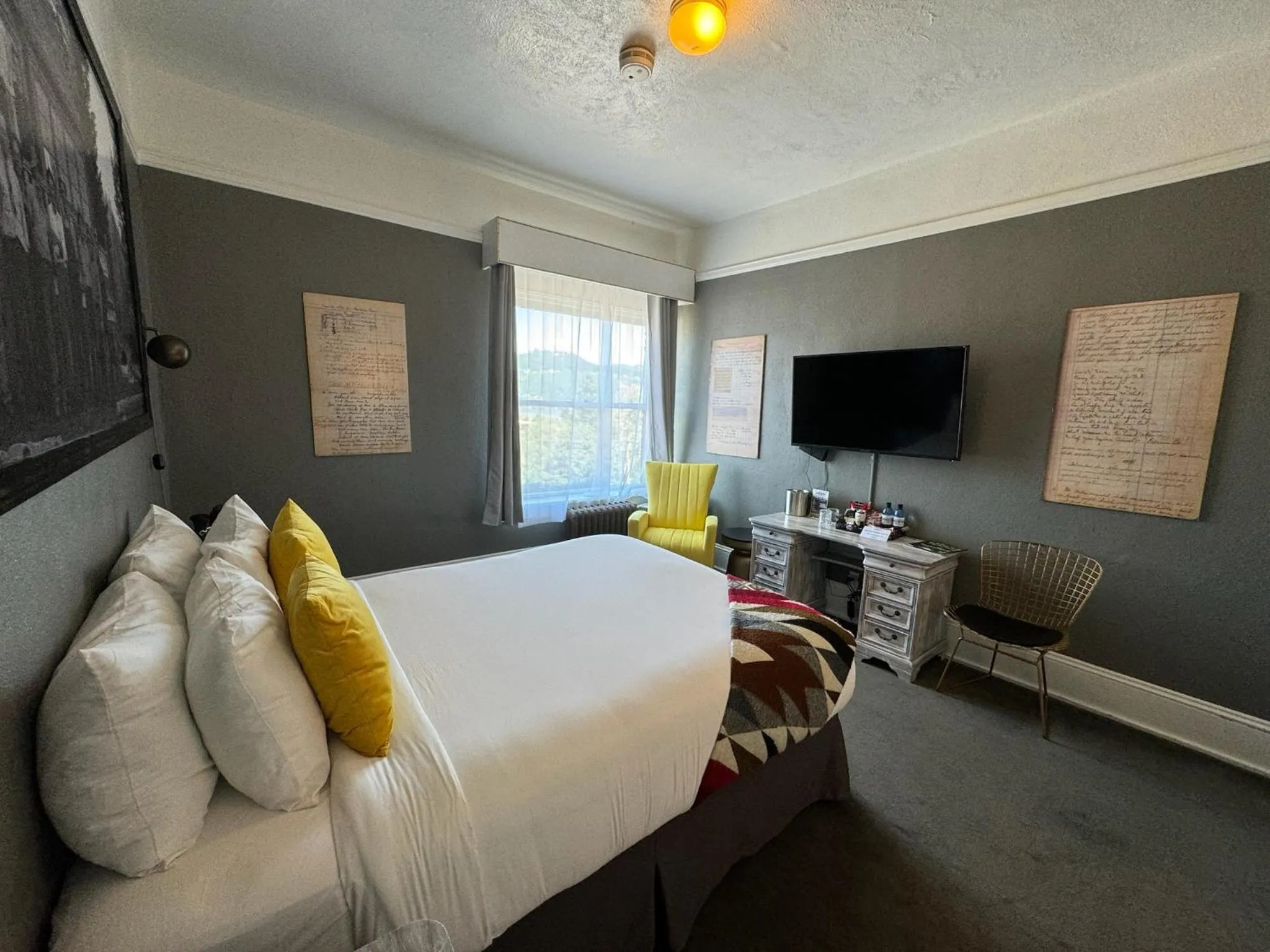 Bed in Hood River Hotel