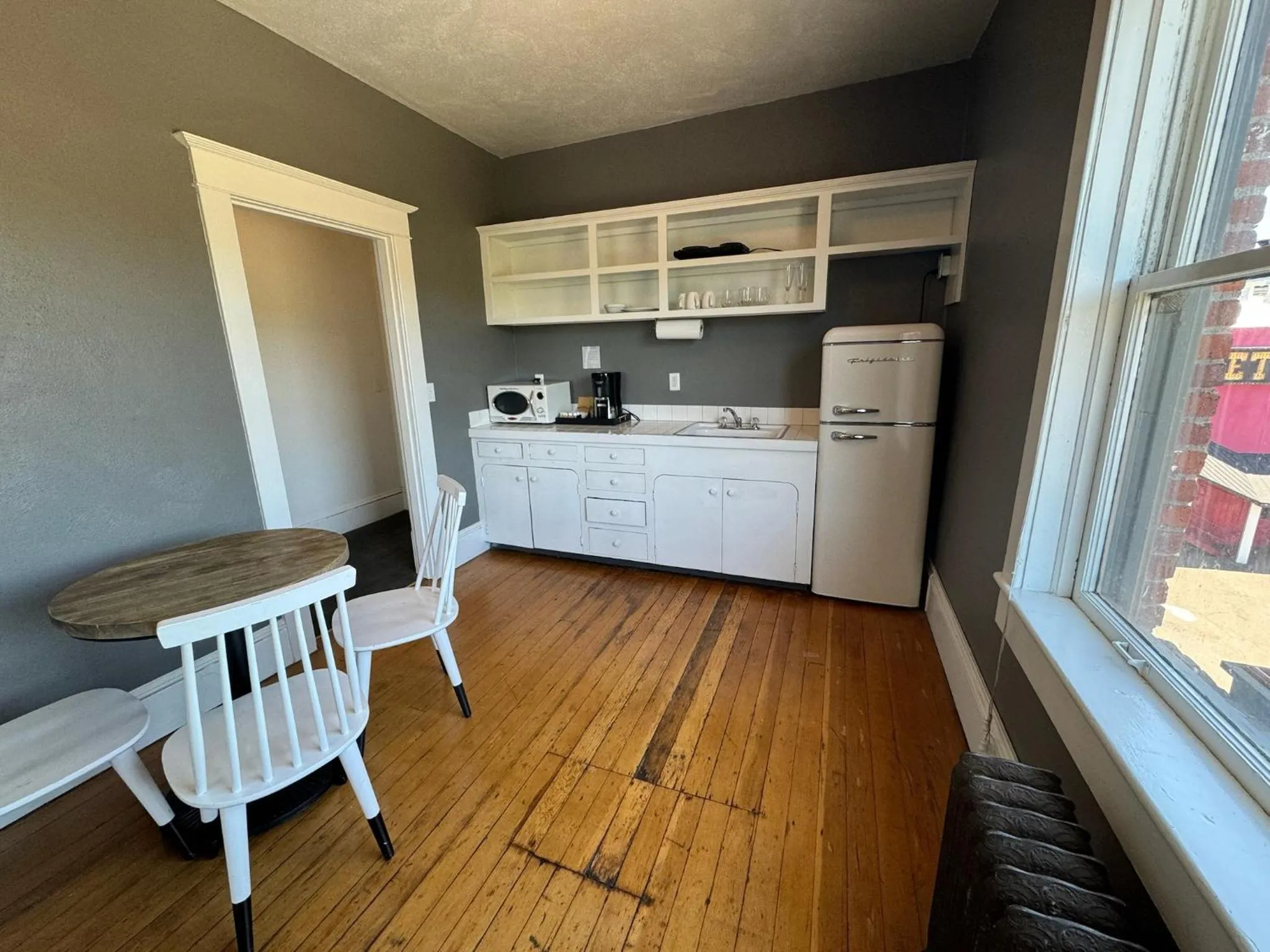 Coffee/tea facilities in Hood River Hotel