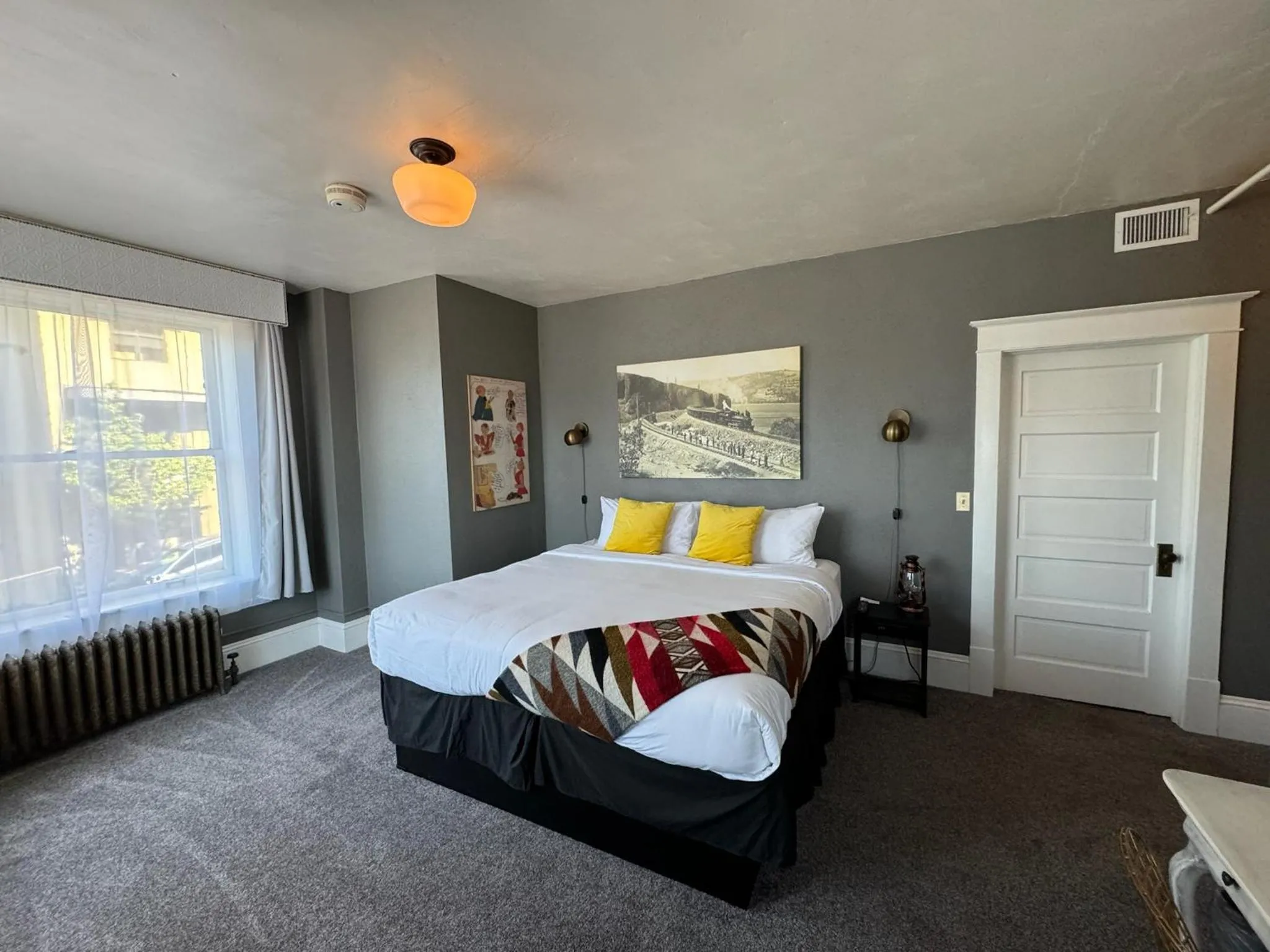 Bed in Hood River Hotel