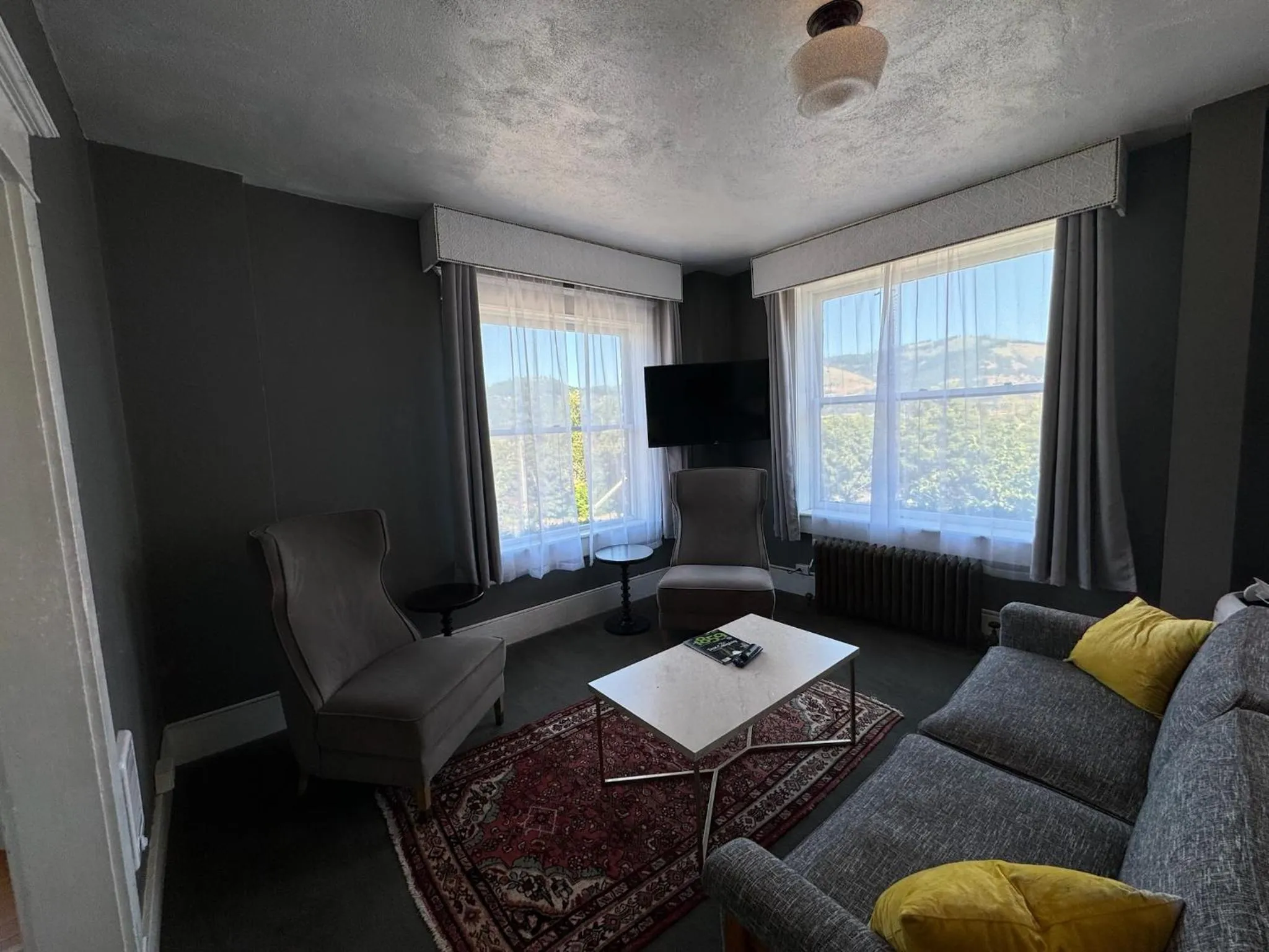 TV and multimedia in Hood River Hotel