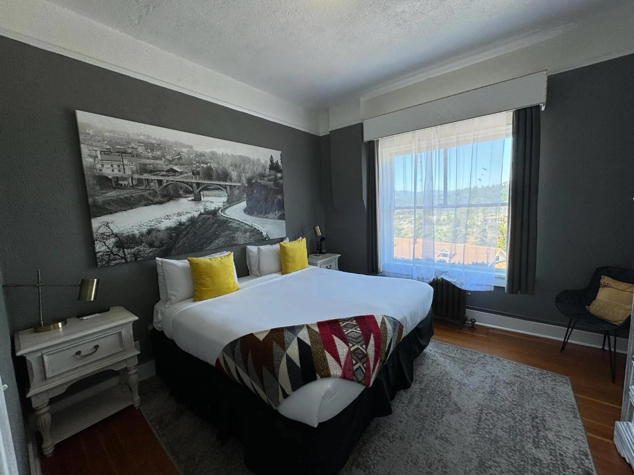 Bedroom, Bed in Hood River Hotel