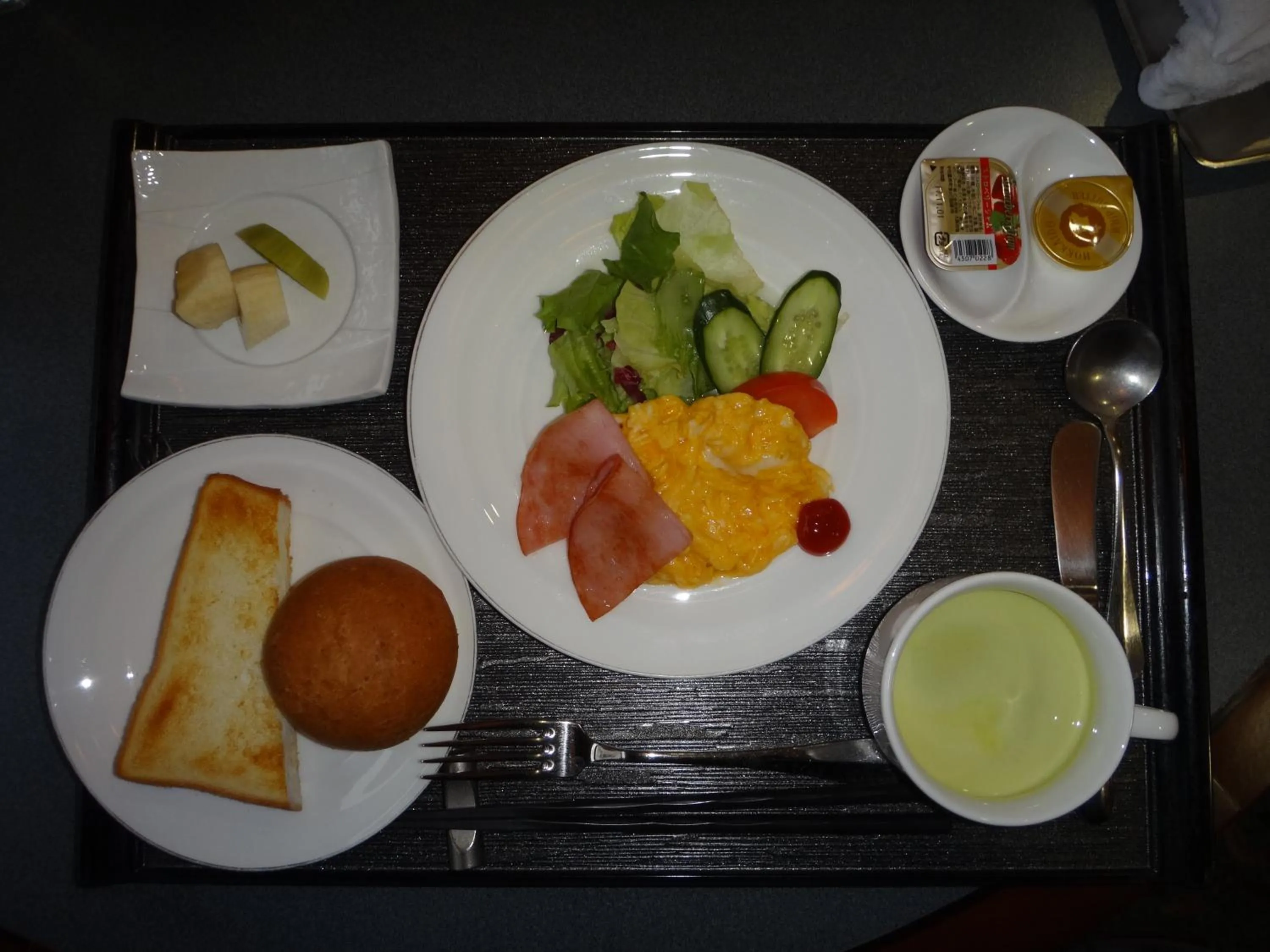 Breakfast in Utility Hotel Coo