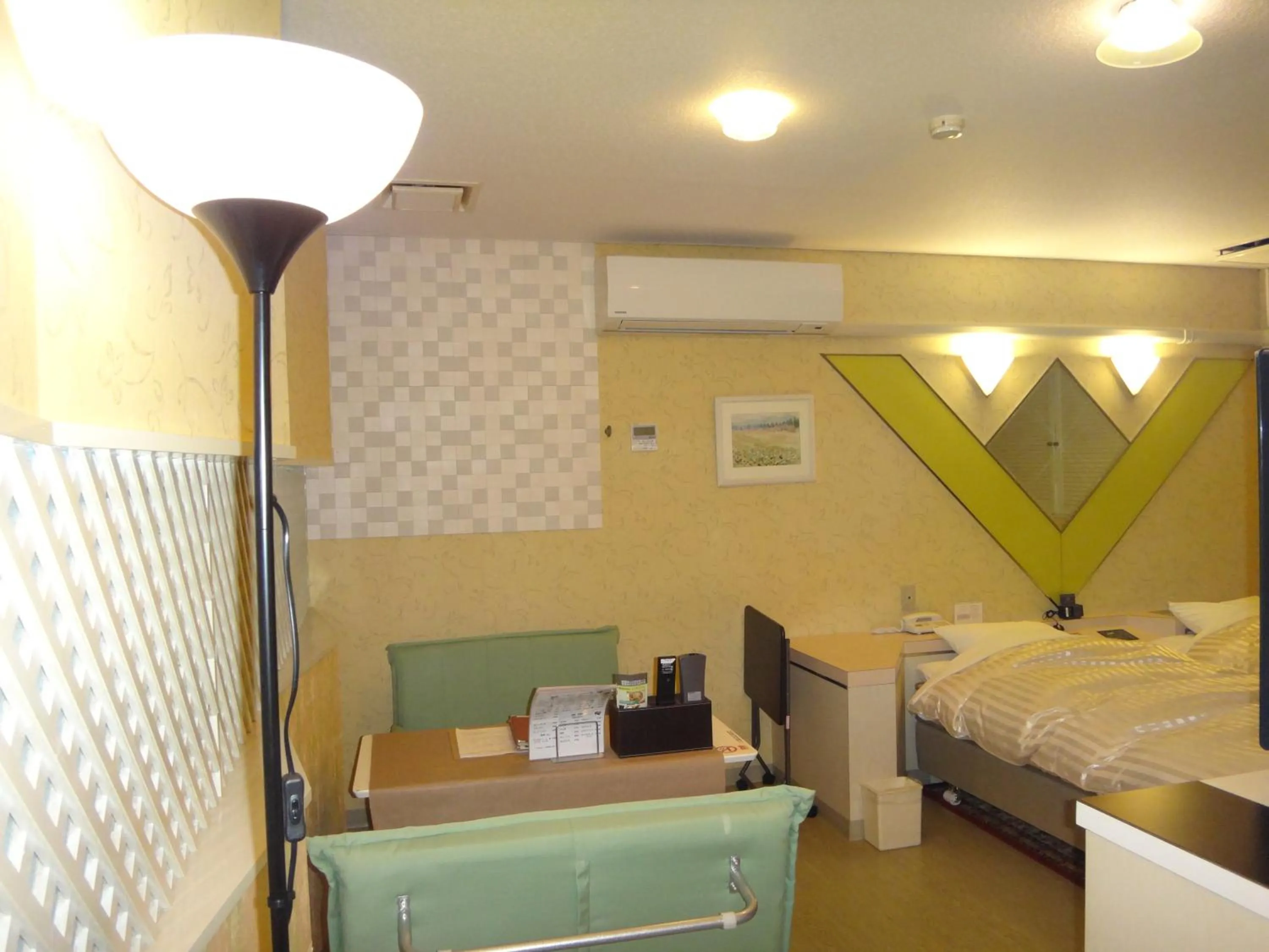 Photo of the whole room, Bed in Utility Hotel Coo