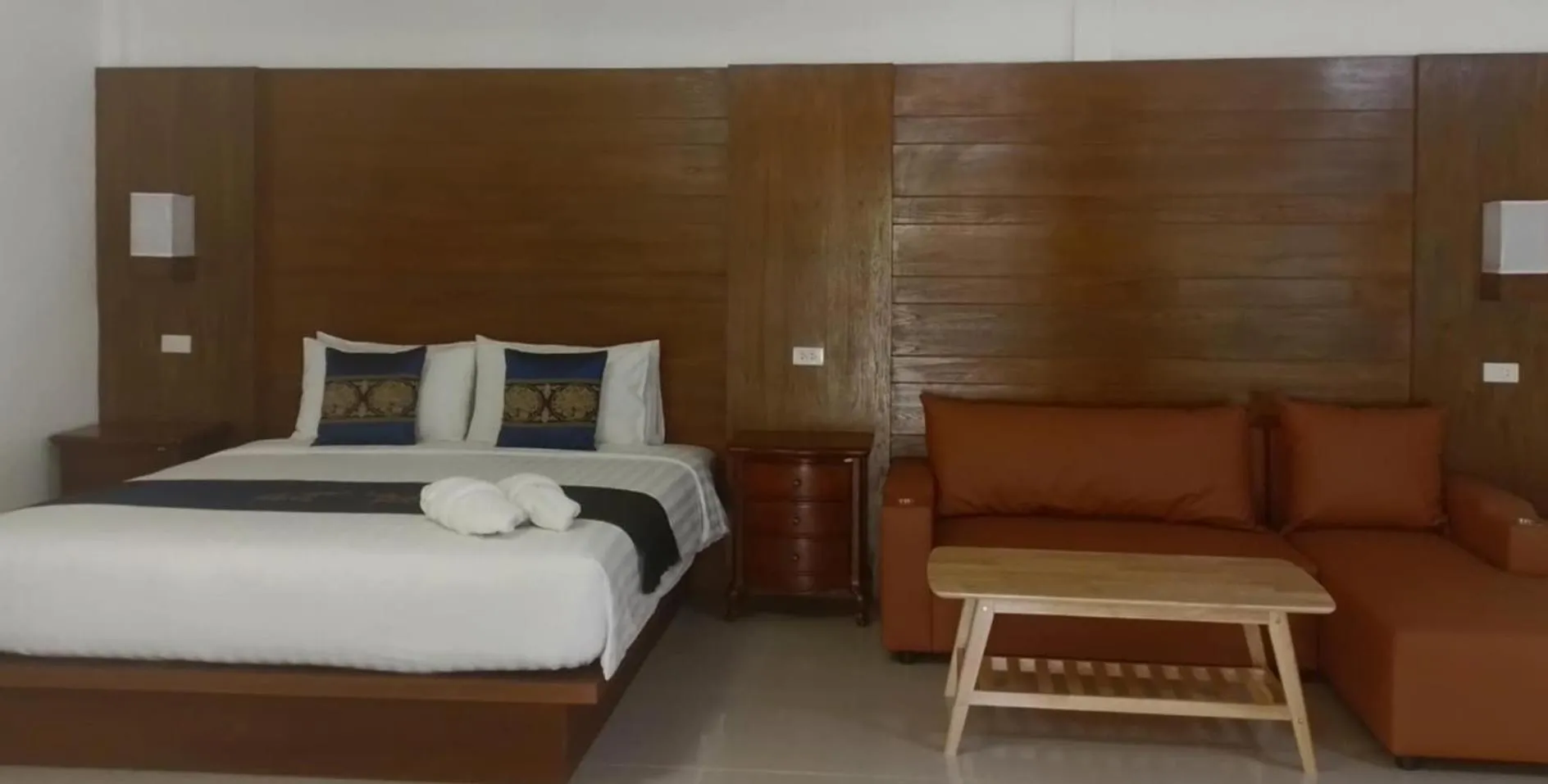 Bedroom, Bed in BaanPhong Lanta