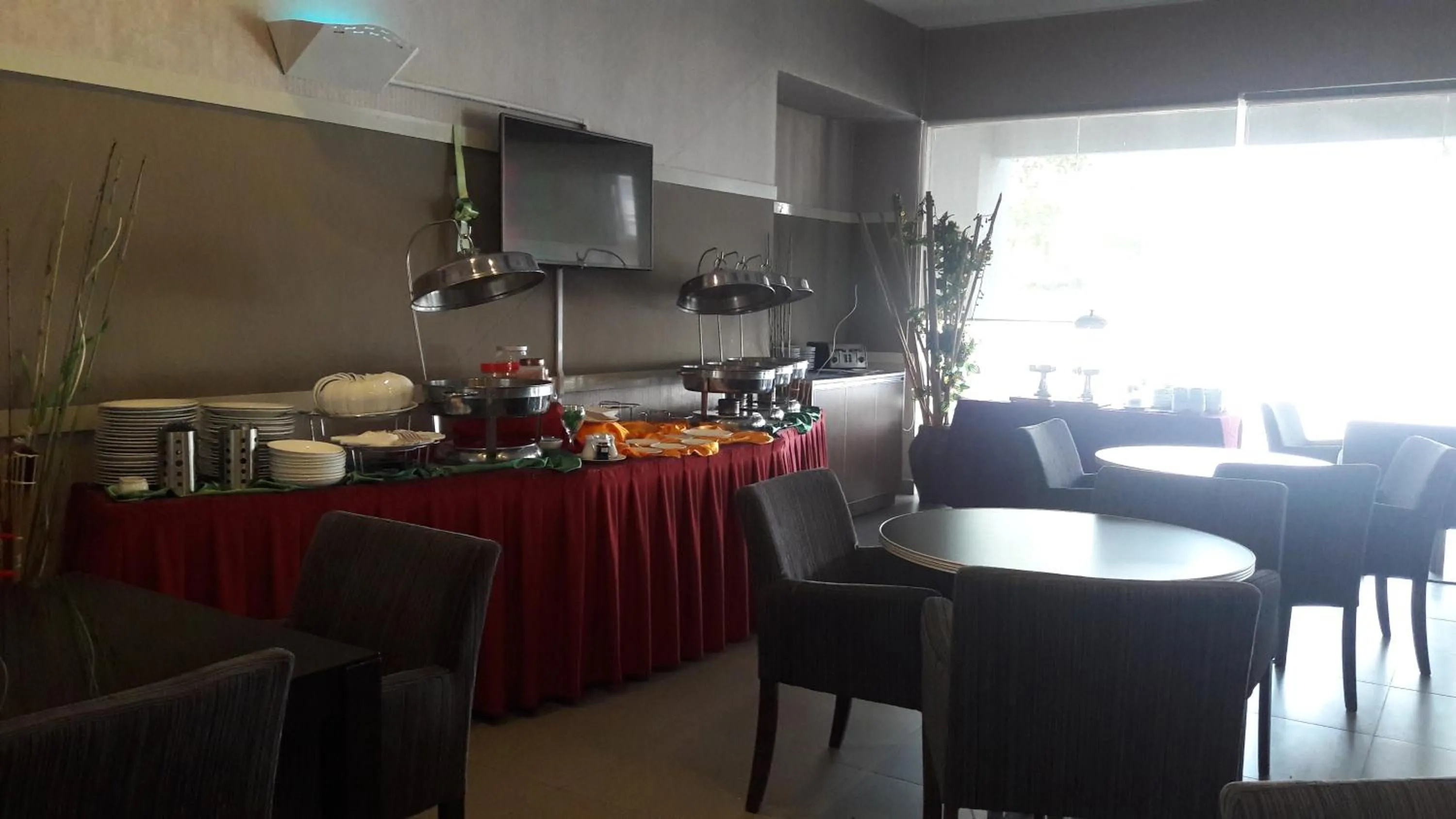 Restaurant/places to eat in Kosma Business Hotel
