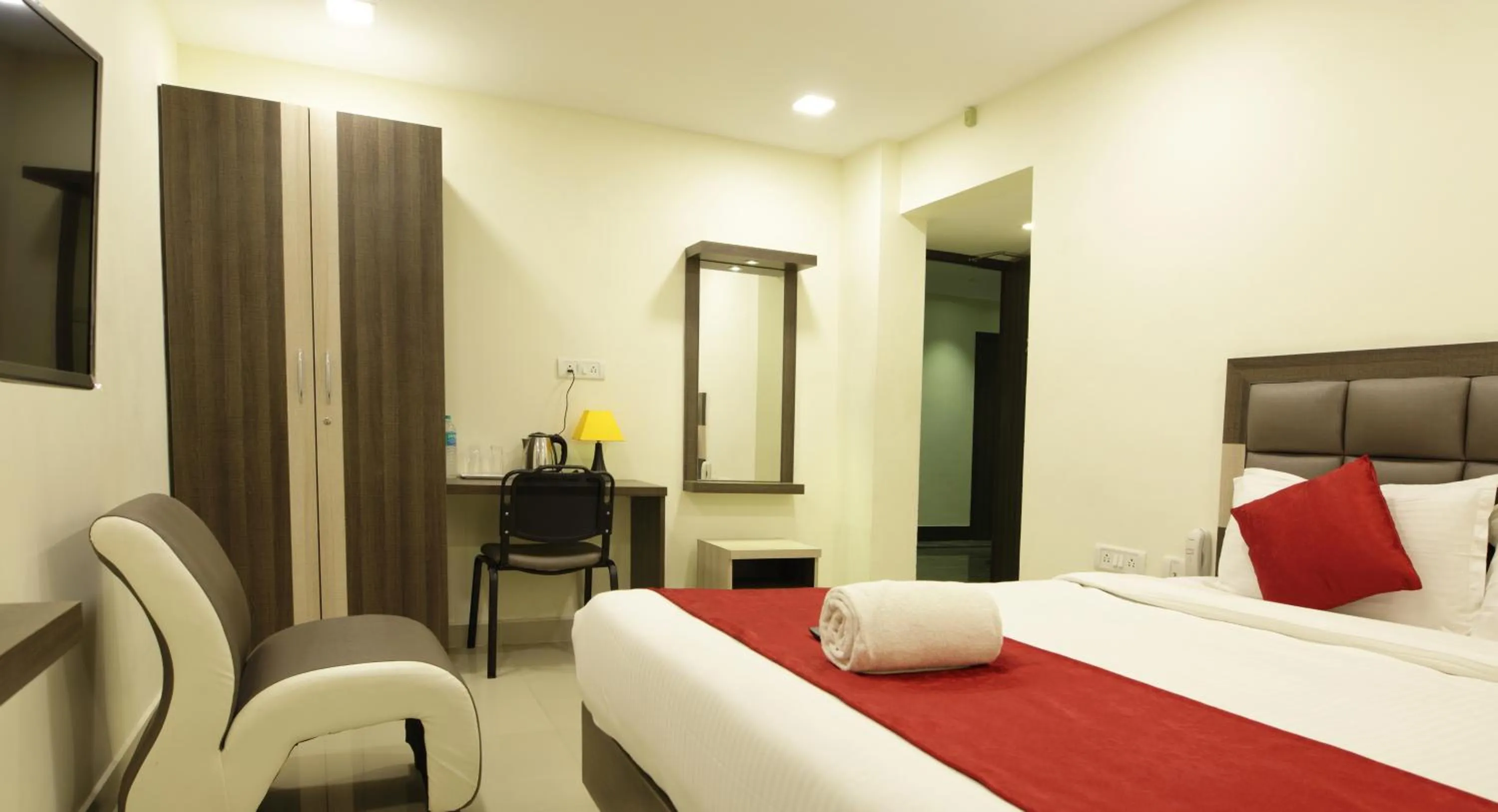 Photo of the whole room, Bed in Venture Park, OMR, Thoraipakkam, Chennai