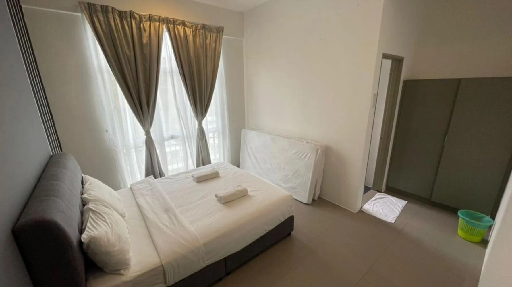 Bed in DreamScape Apartment @ Golden Hill