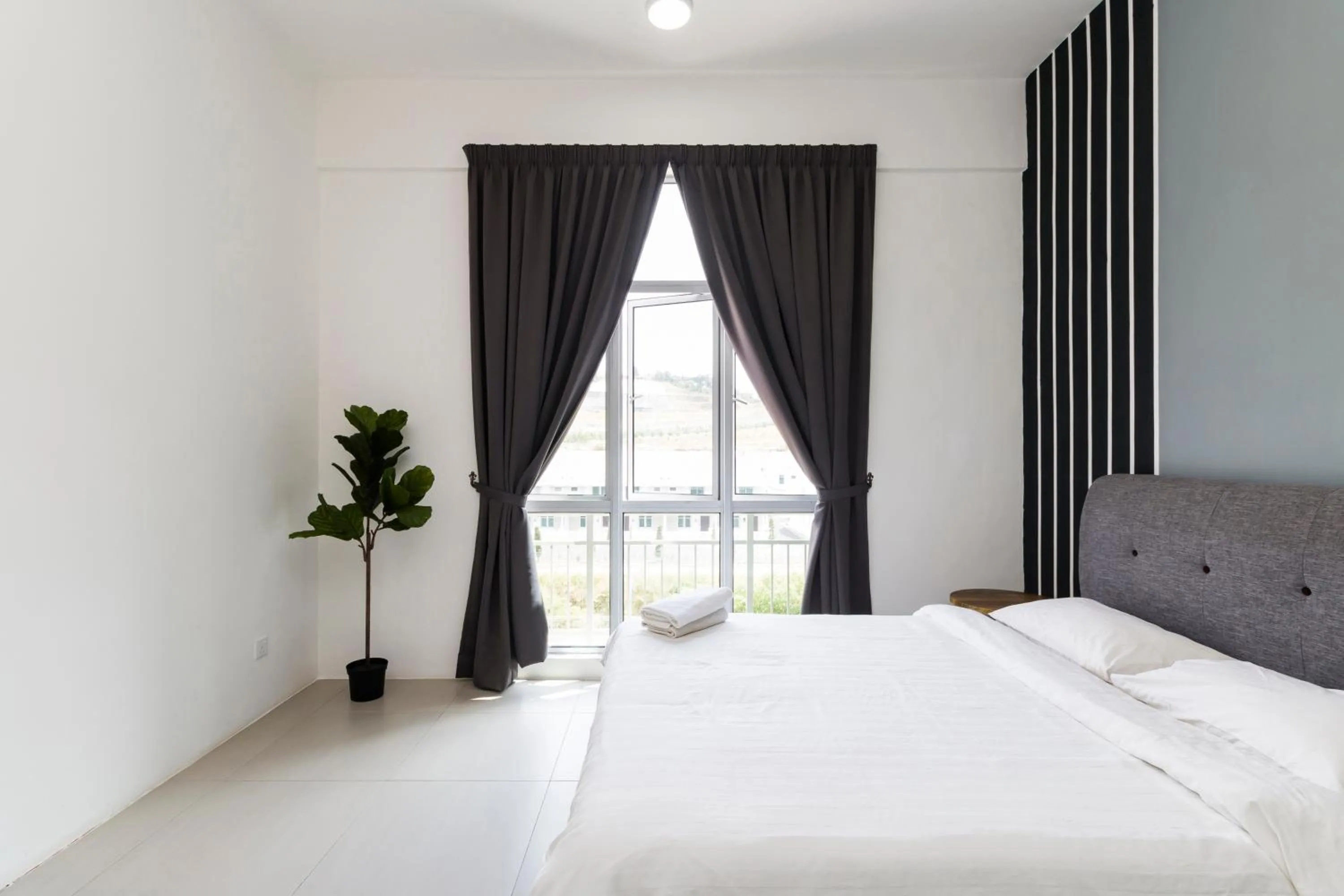 Bed in DreamScape Apartment @ Golden Hill