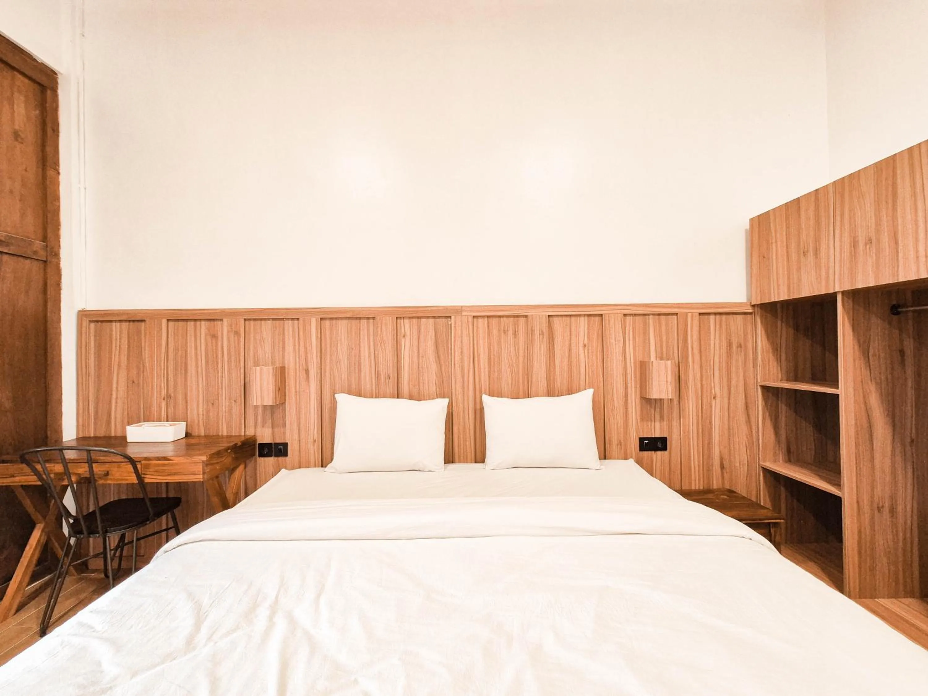 Bed in Pendhapa Art Space - PAS Limasan Homestay