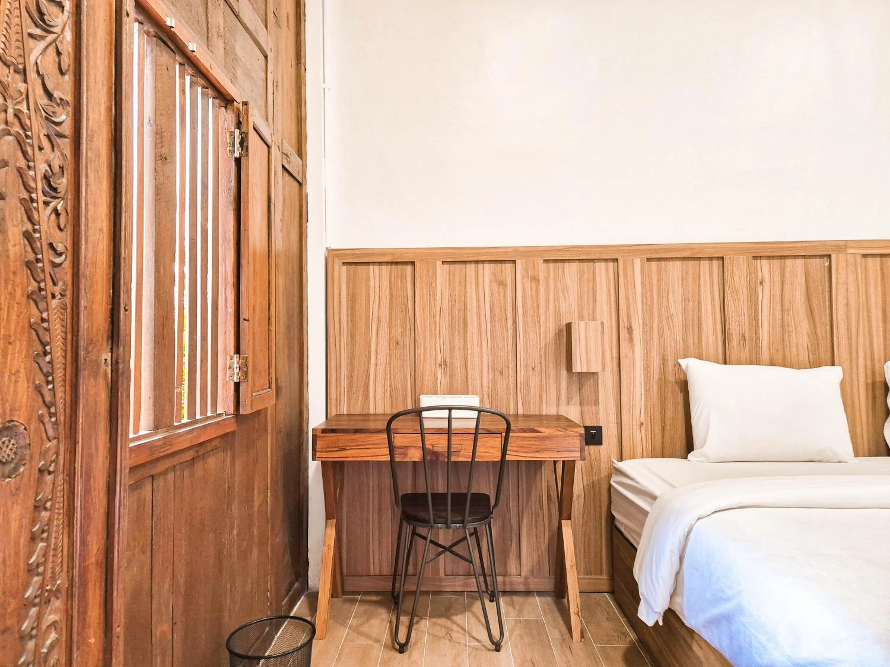 Bed in Pendhapa Art Space - PAS Limasan Homestay