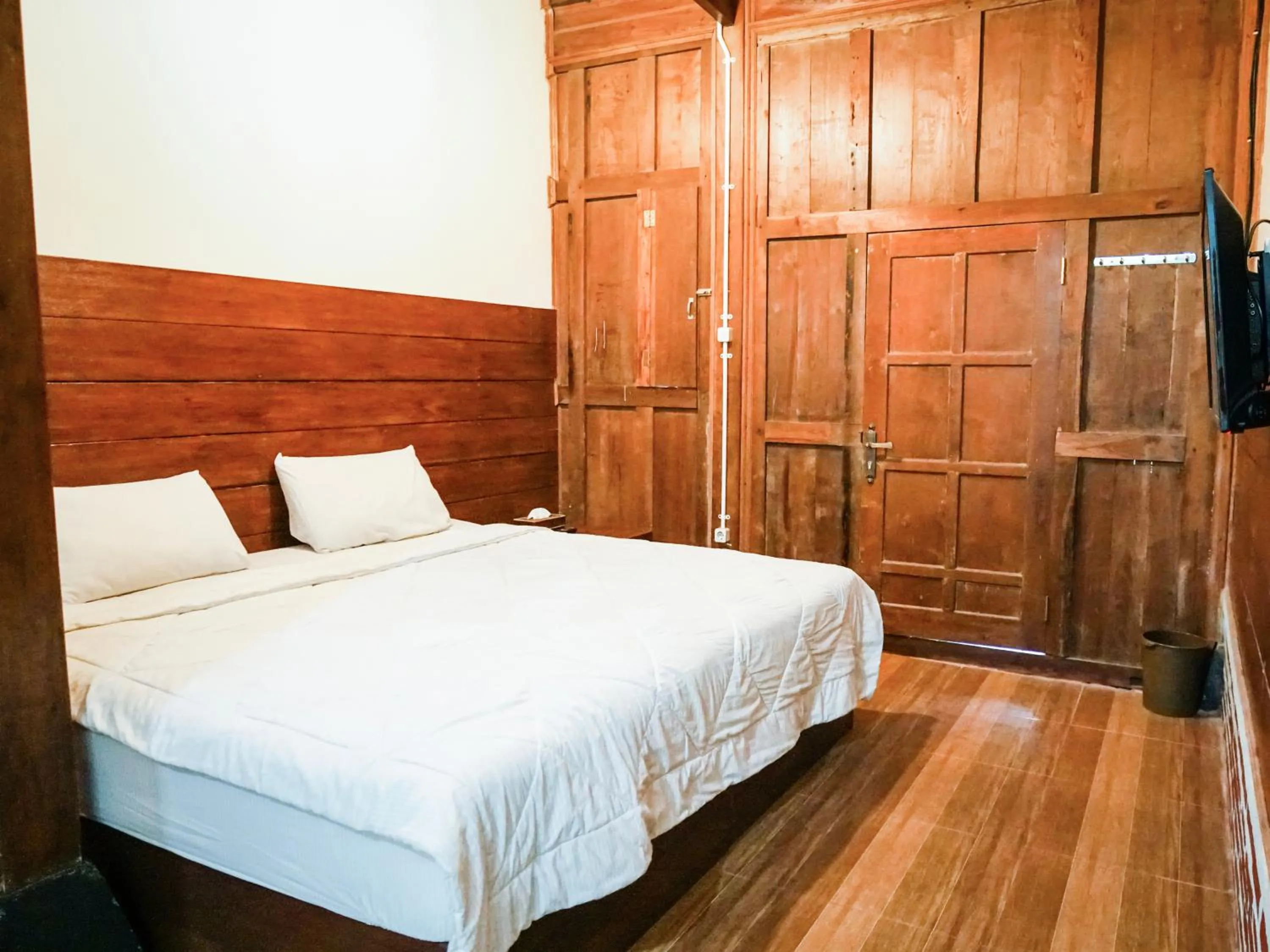Bed in Pendhapa Art Space - PAS Limasan Homestay