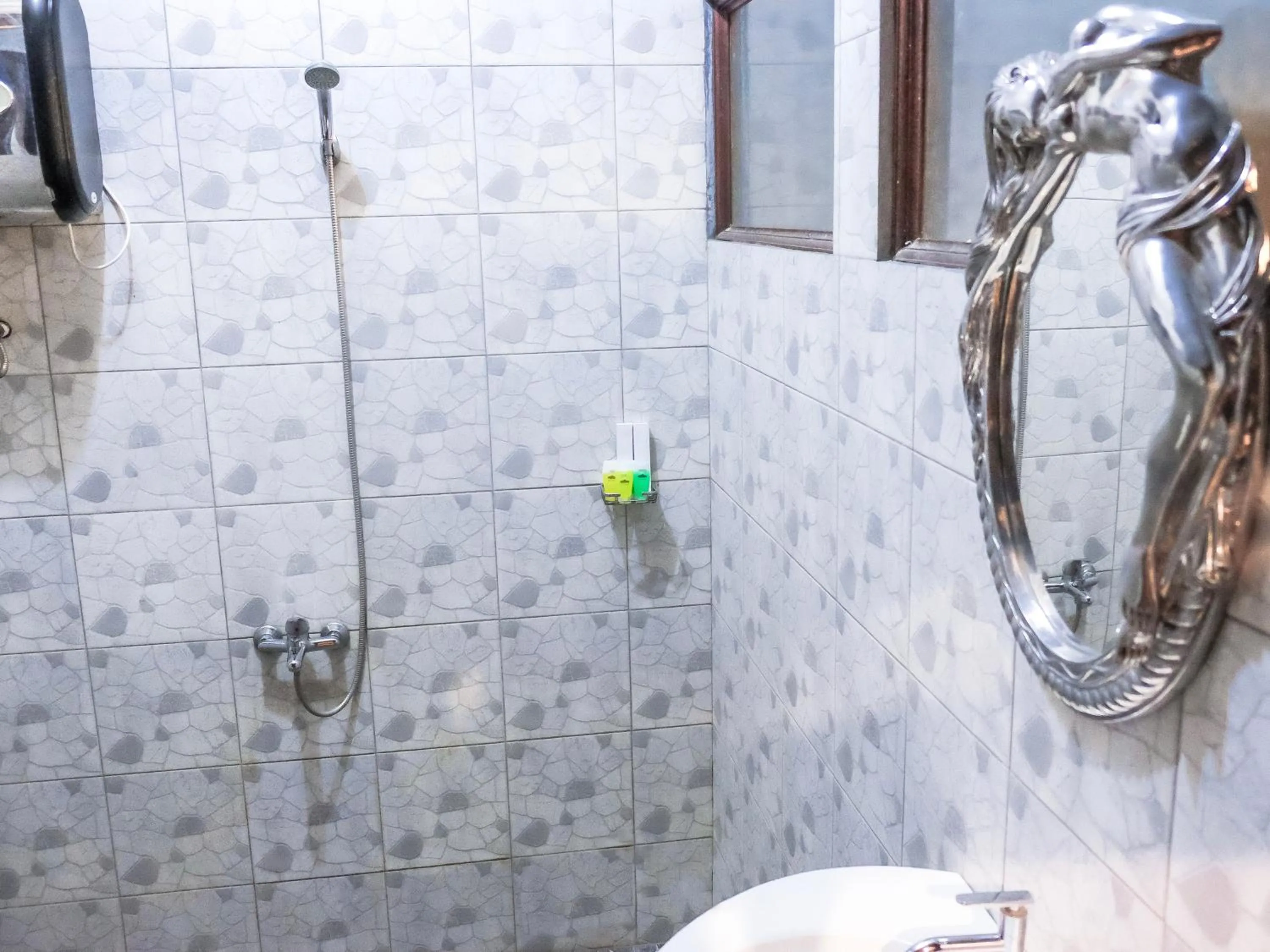 Shower in Pendhapa Art Space - PAS Limasan Homestay