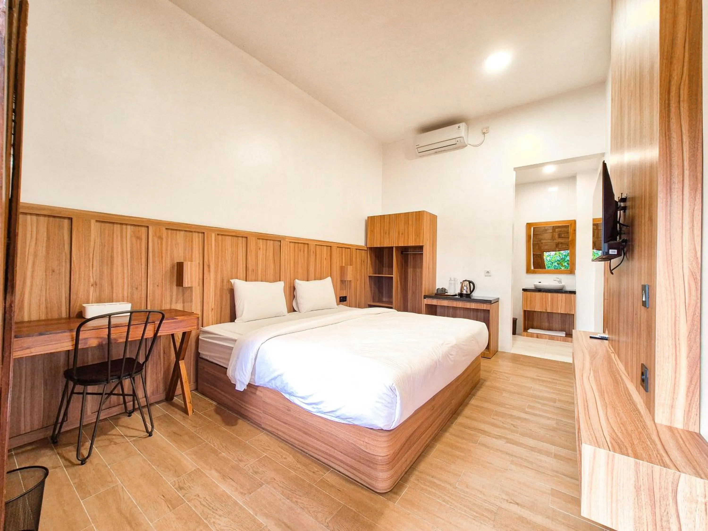 Bed in Pendhapa Art Space - PAS Limasan Homestay