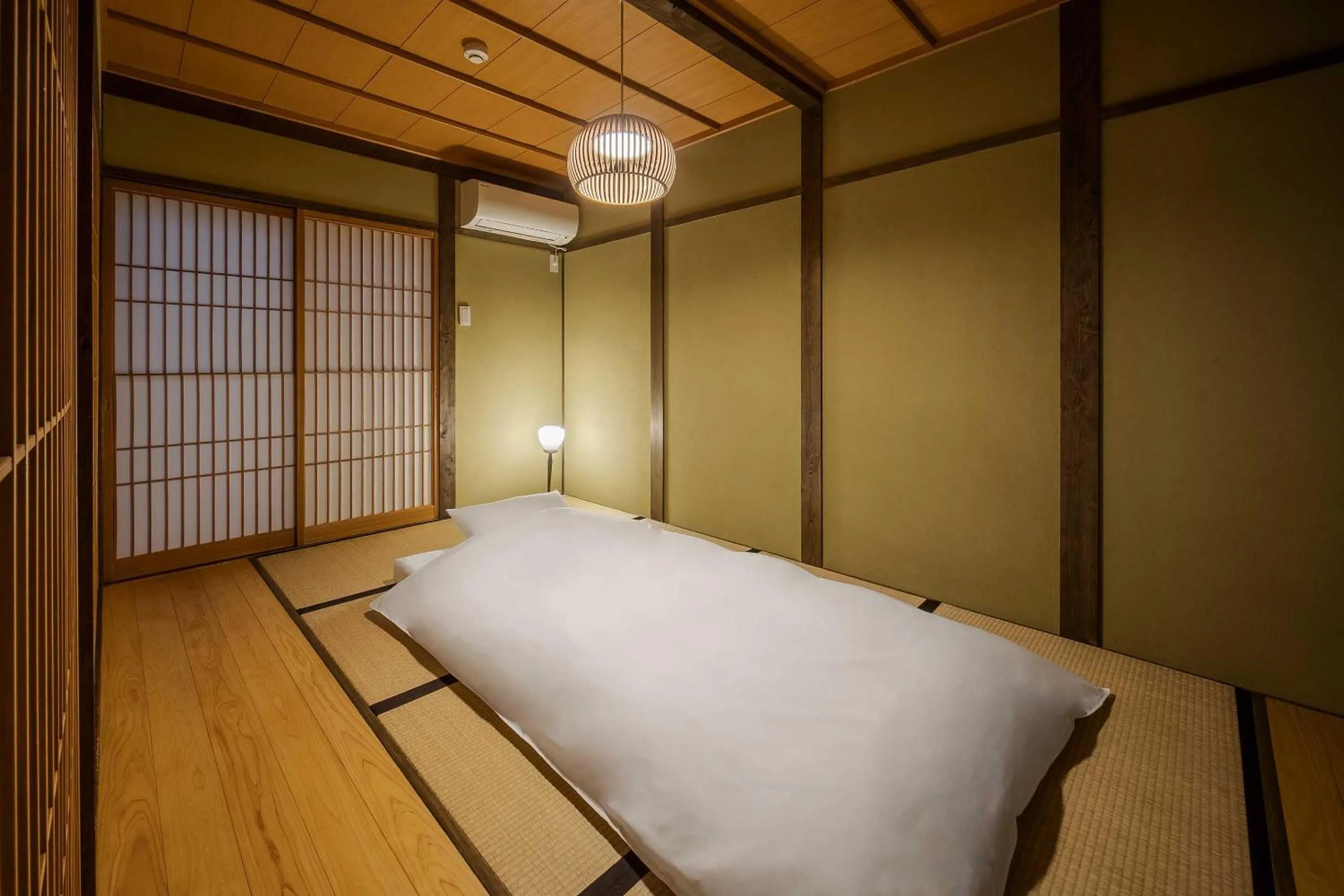 Photo of the whole room, Bed in Yoshimigura Machiya House
