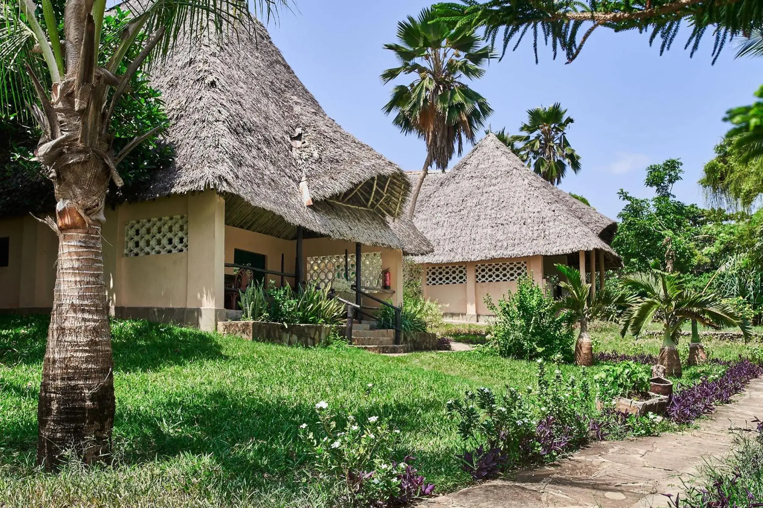 Three-Bedroom Cottage in Coral Beach Resort Three-Bedroom Cottage in Coral Beach Resort