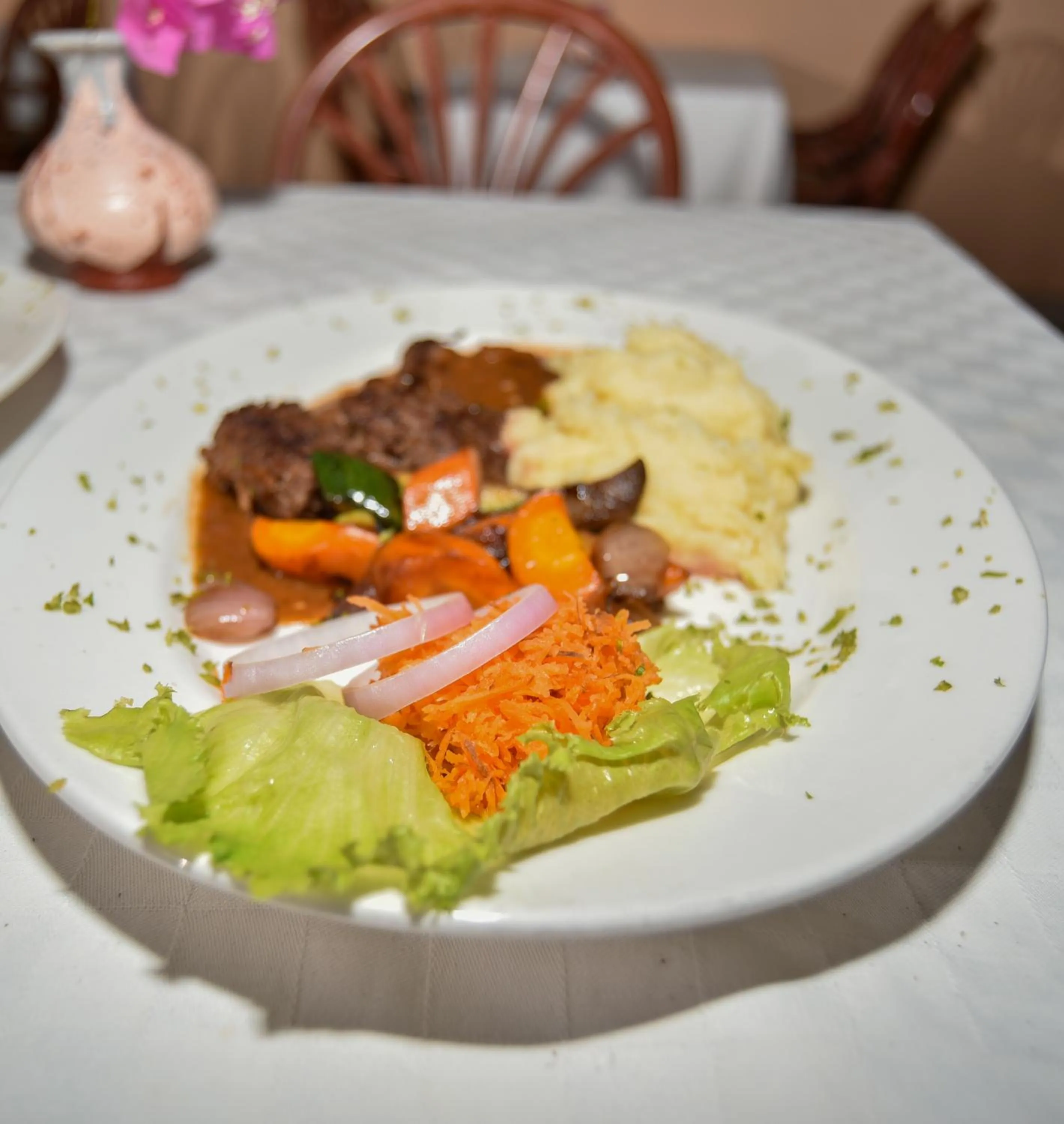 Restaurant/places to eat in Coral Beach Resort