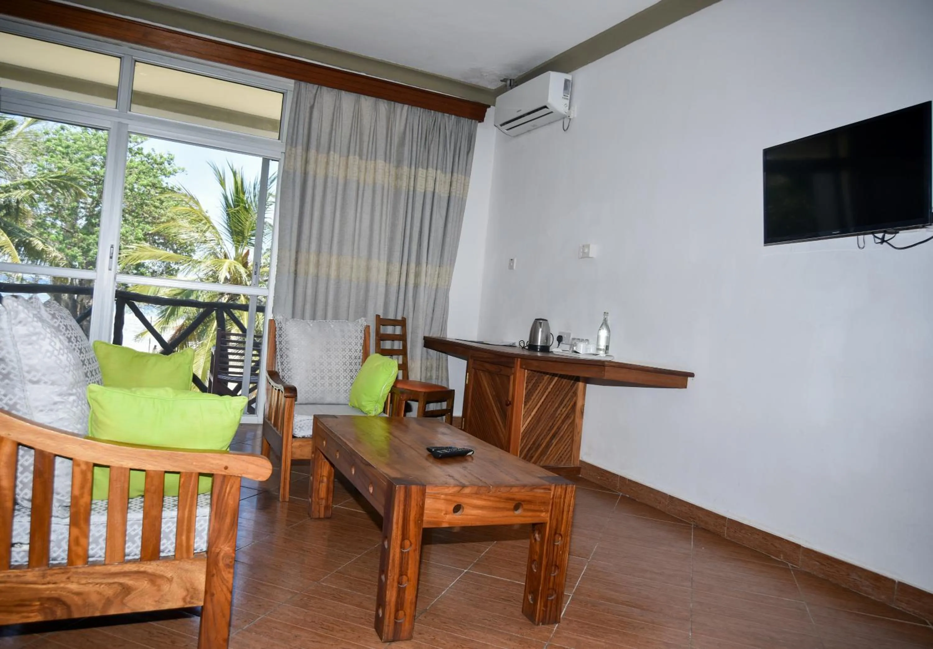 TV and multimedia in Coral Beach Resort