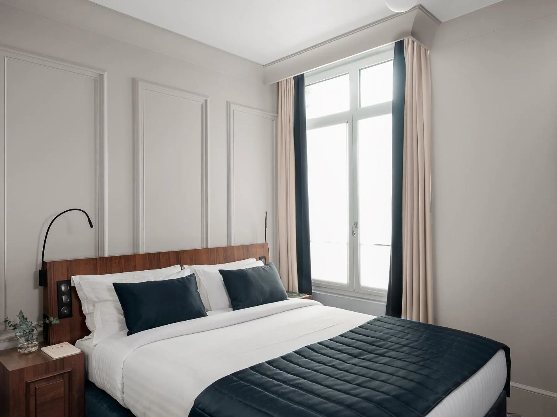 Bed in M Social Hotel Paris Opera