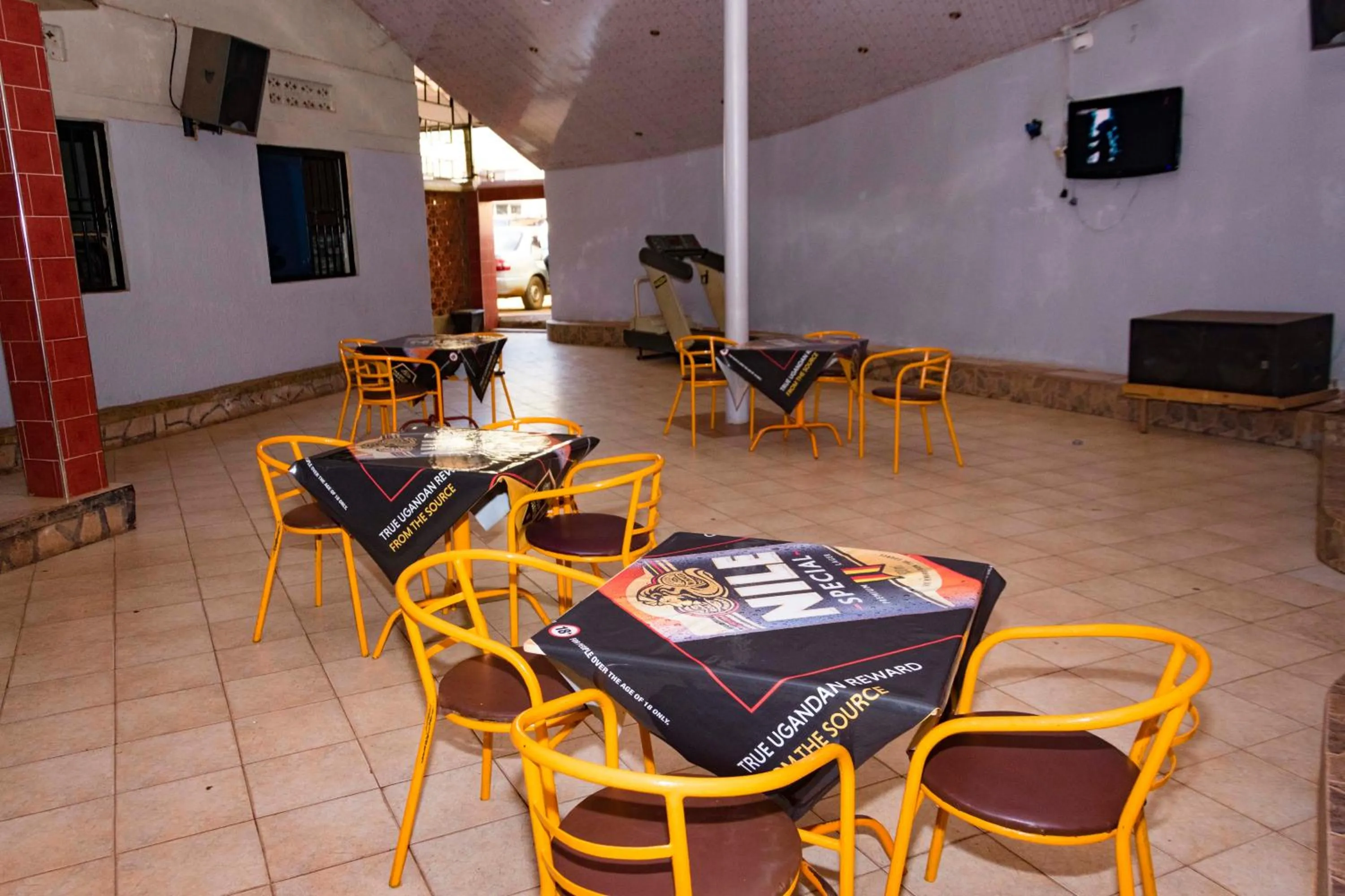 Communal lounge/ TV room in Hotel Millenium Kampala Zaana