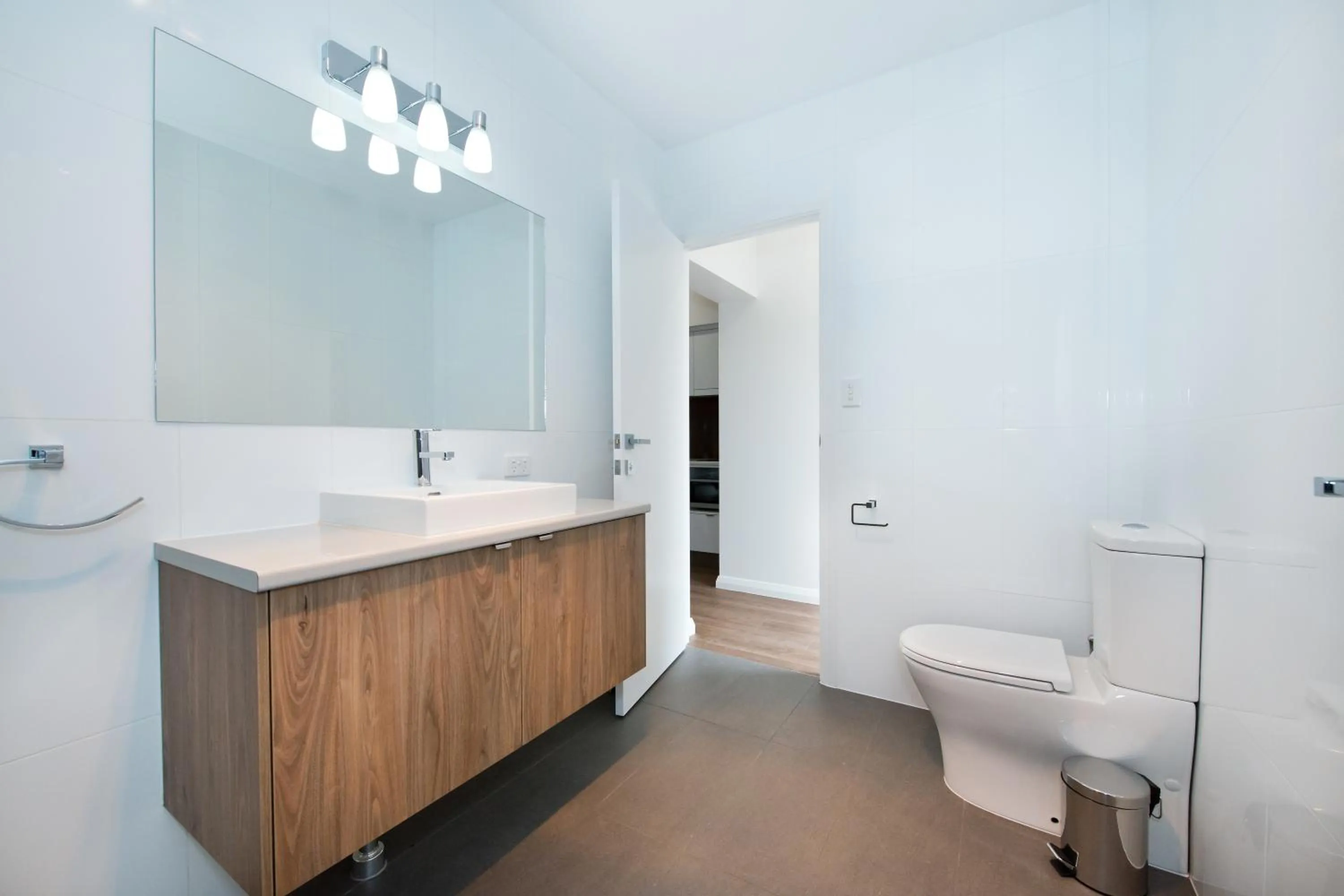 Shower in Loxton Courthouse Apartments