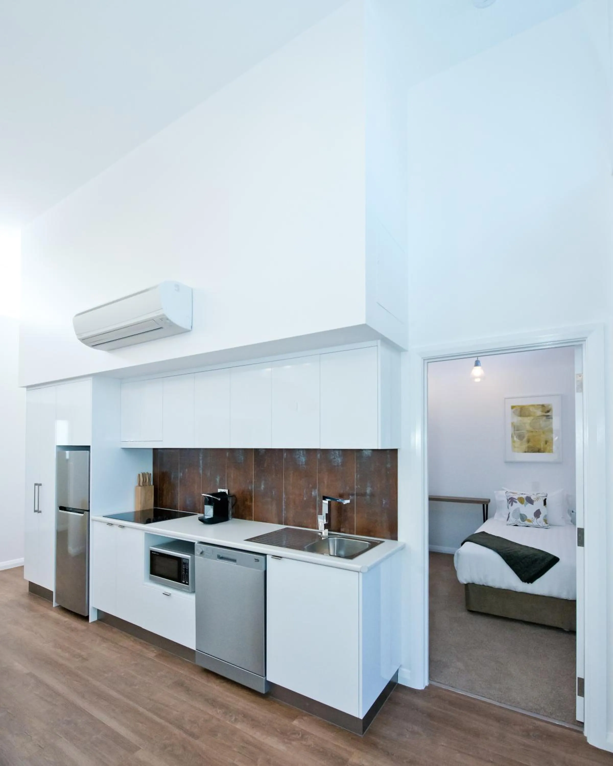 Shower in Loxton Courthouse Apartments